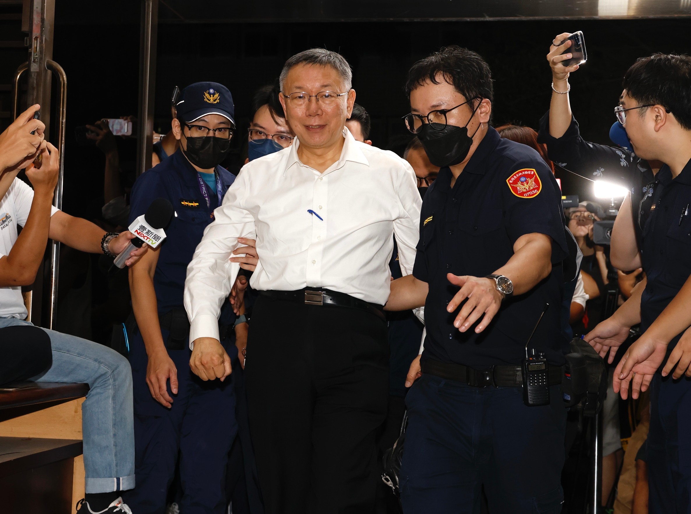 民眾黨主席柯文哲因京華城弊案遭約談後逮捕，他聲請提審後，仍會由北檢進行後續程序。