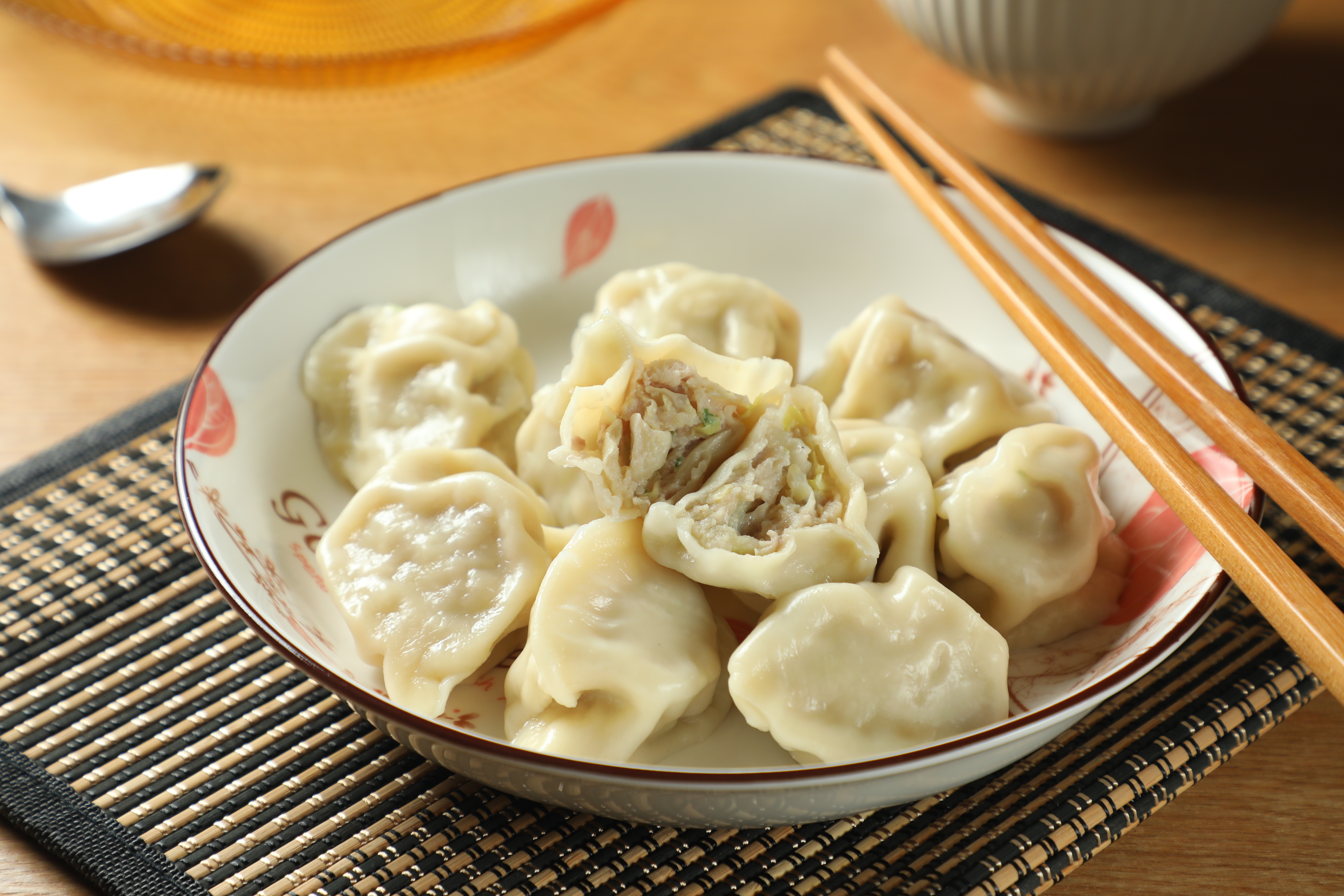 「高麗菜豬肉」清爽可口。(170元/袋,約22~24顆)