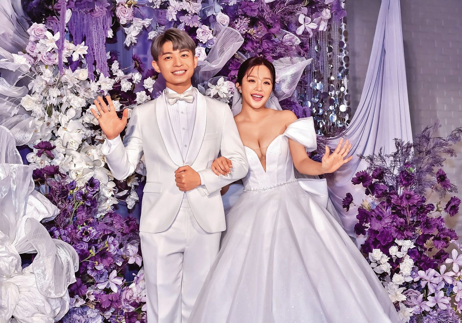 賴慧如(右)今年4月和國標舞老師劉家銘(左)補辦婚禮,場面盛大。(翻攝自賴慧如臉書)