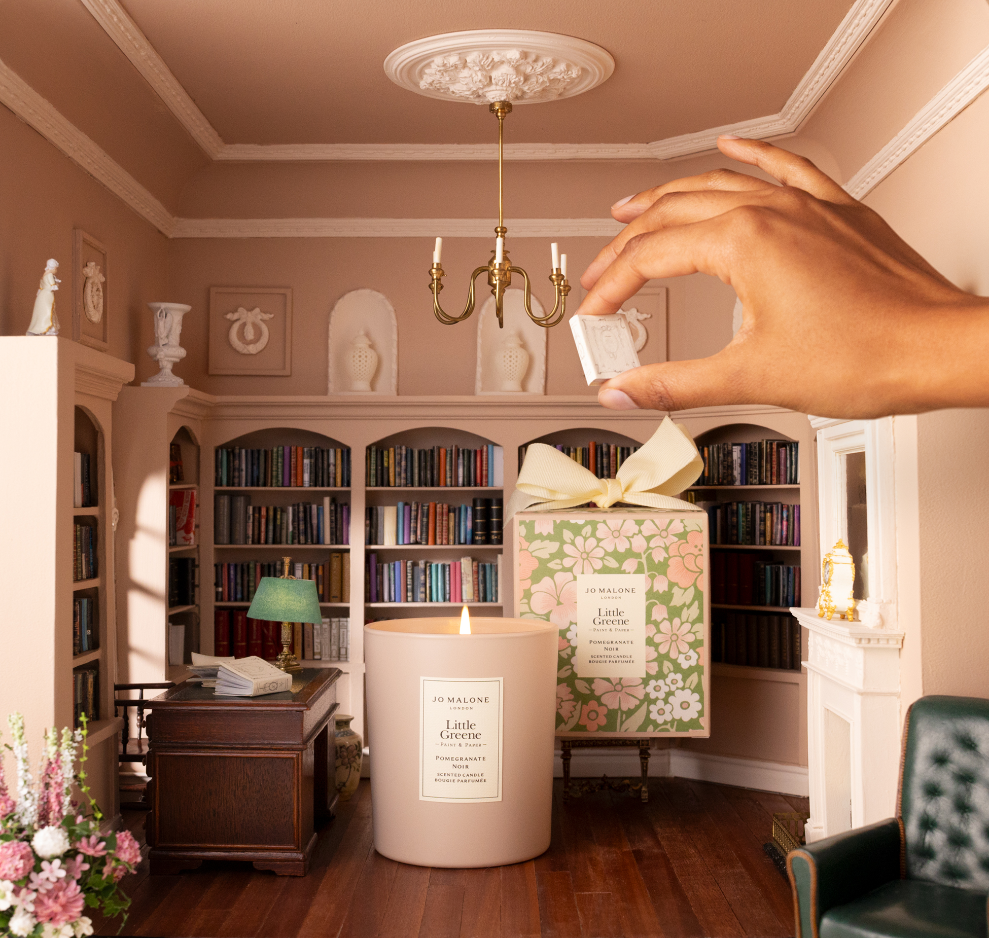 Little Greene英倫綠境限定版黑石榴香氛工藝蠟燭。200g／NT$3,100（Jo Malone London提供）