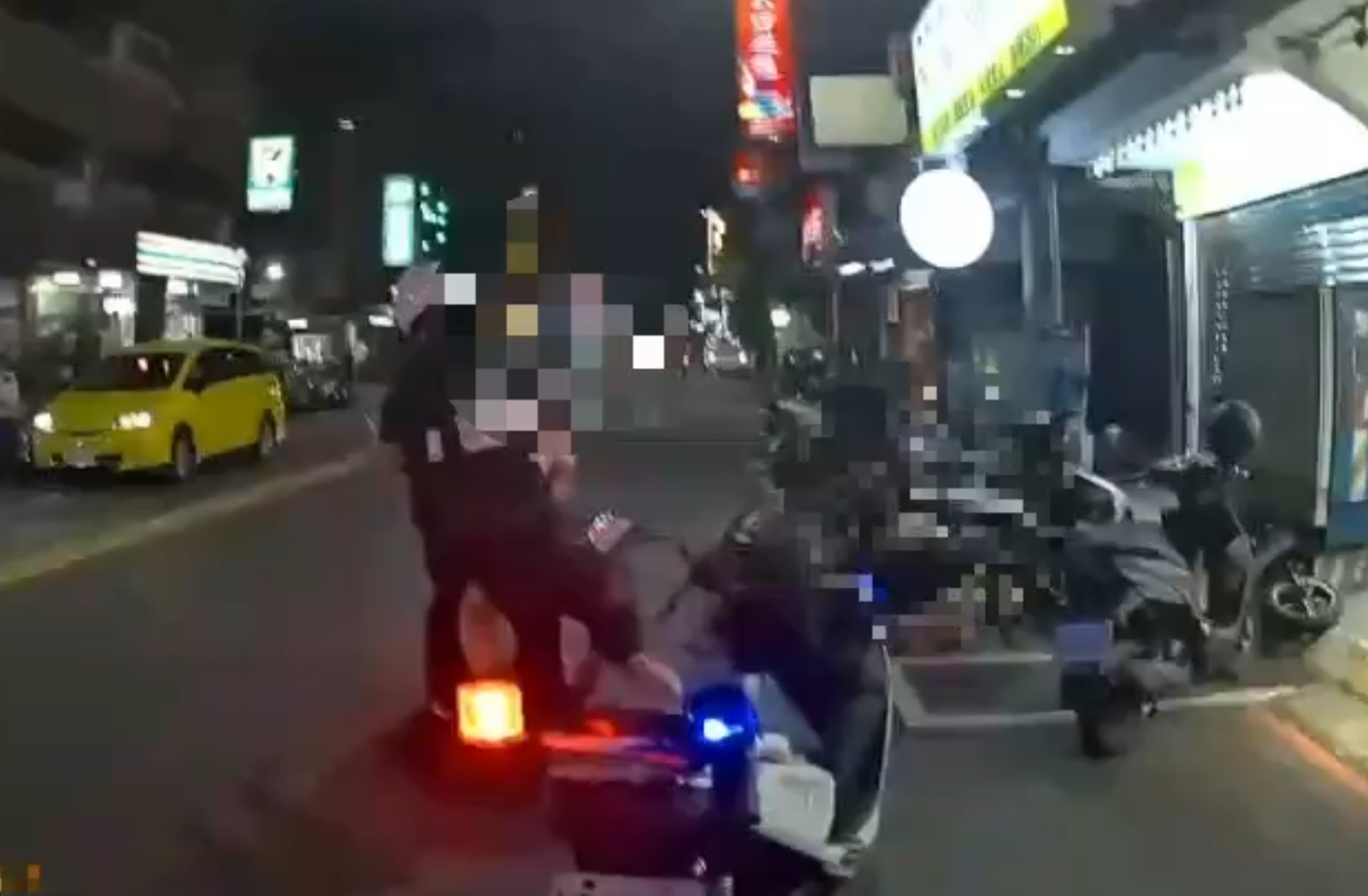 借廁所遭拒爆衝突!三重熱炒店深夜「5人大亂鬥」 15歲兒也參戰