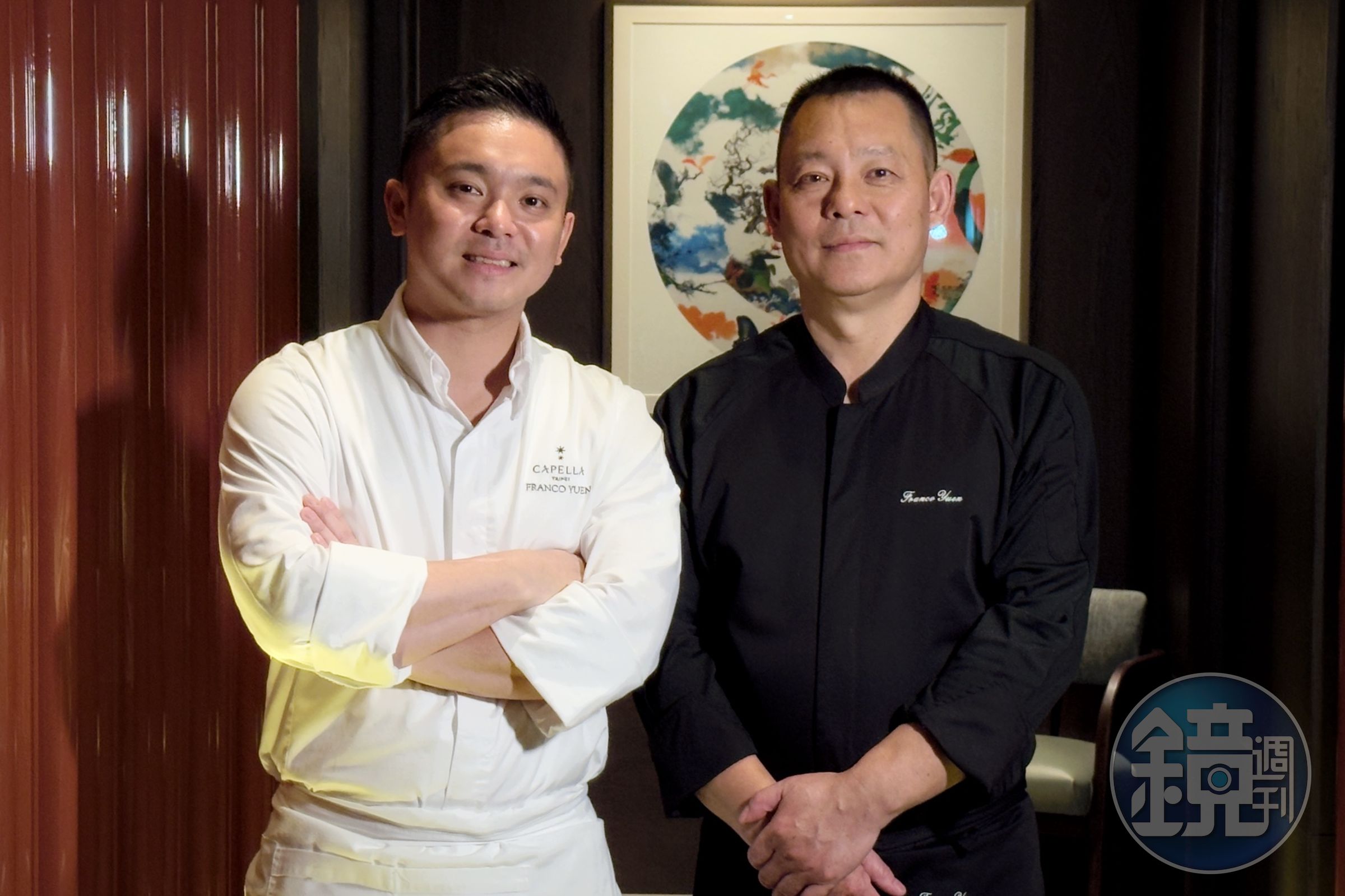 台北嘉佩樂酒店「榕居」行政主廚袁栢勳（左）首度攜手父親袁楚梓師傅（右）設計父親節菜單，8道料理訴說兩代粵菜主廚的傳承故事。