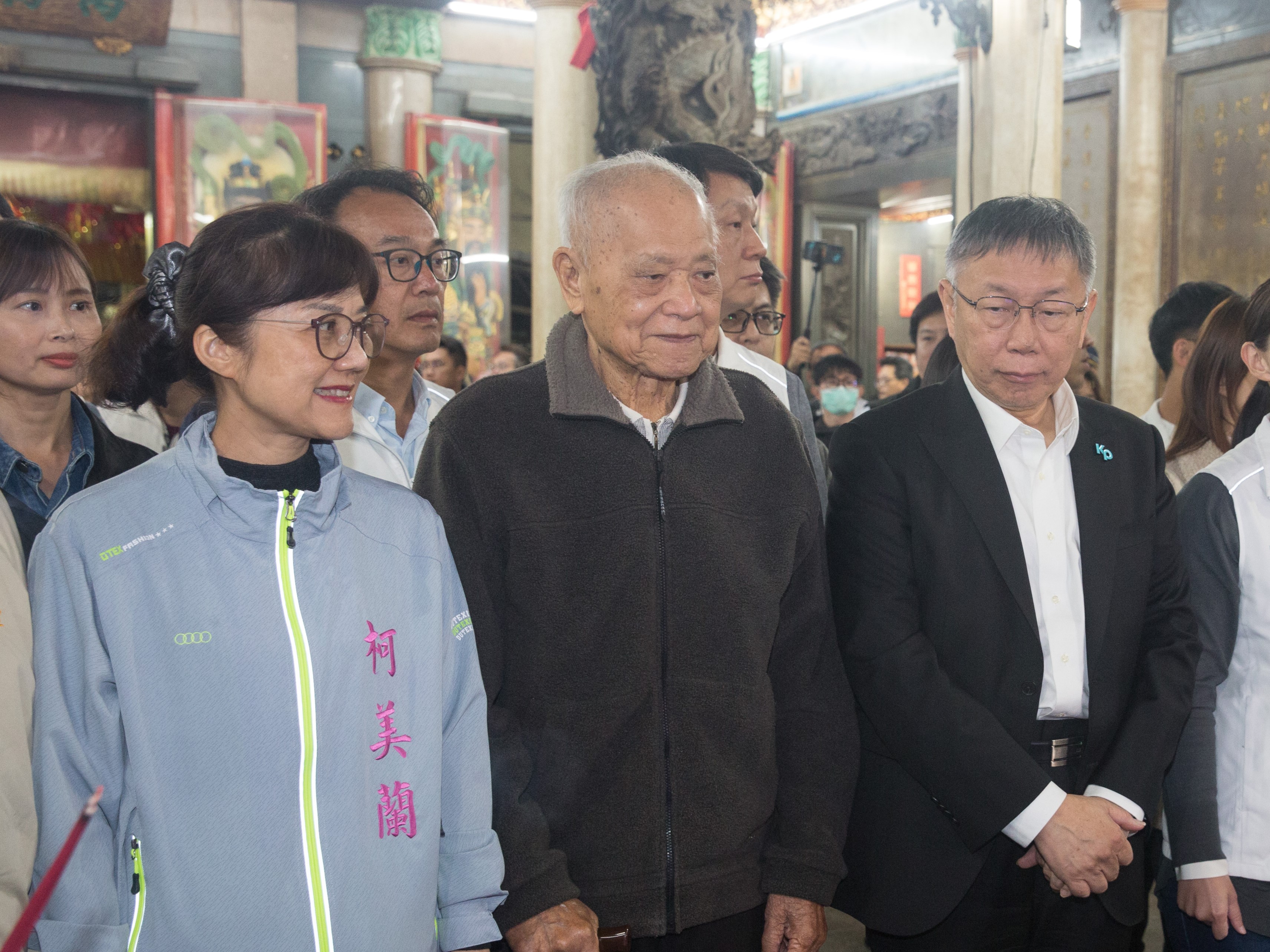 柯文哲父親柯承發（中）病重，傳出柯文哲已申請戒護前往探視，柯美蘭（左）則不滿蔡壁如公開透露父親現況，隔空要蔡「閉嘴」。（本刊資料照）