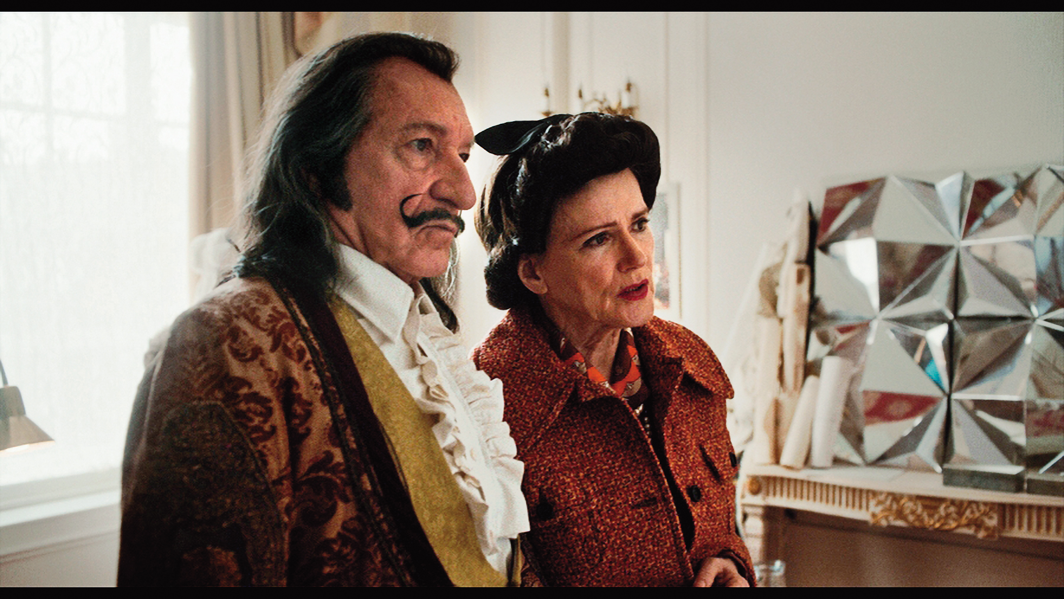 電影聚焦達利晚年與妻子加拉之間奇異又荒誕的生活，他們瘋狂舉辦派對，邊創作邊過著紙醉金迷的日子。（双喜提供）