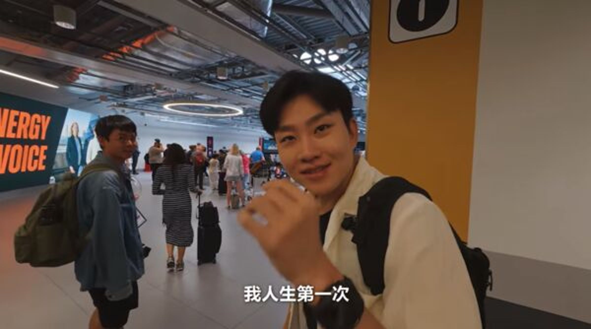 坐飛機變成坐火車,Joeman近日遇上英航航班取消事件,遇到很多人生第一次。(翻攝自Joeman Youtube)