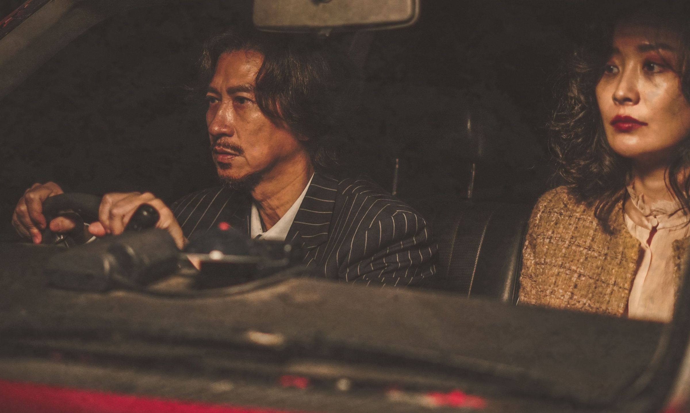 片中張家輝開夜班計程車,總是堅信自己遇鬼。(甲上提供)