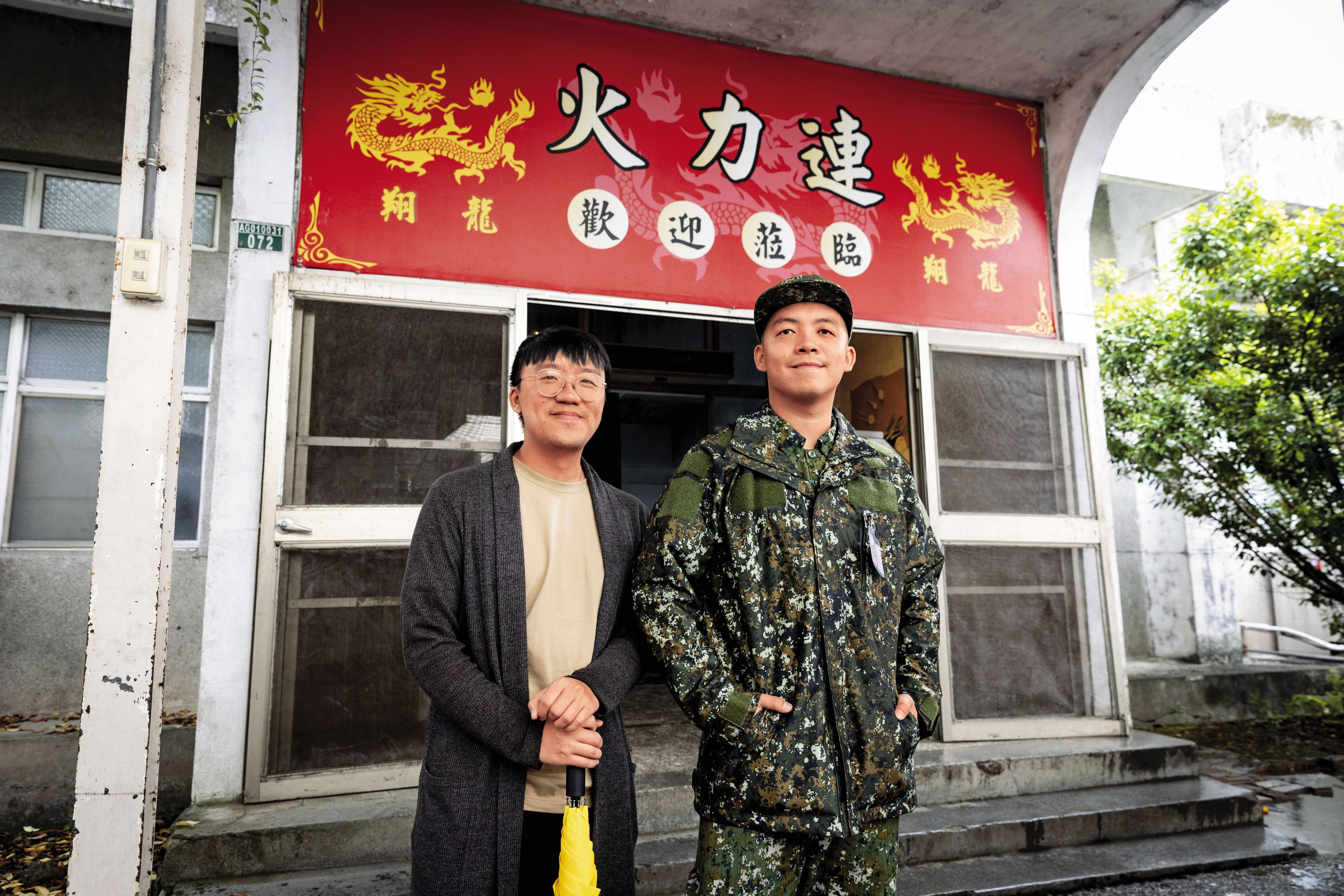 2025年12月,蔡智豪(右)的香港友人一同前往宜蘭金六結,參加懇親會。圖為他與康駿銘(左)開心合照。