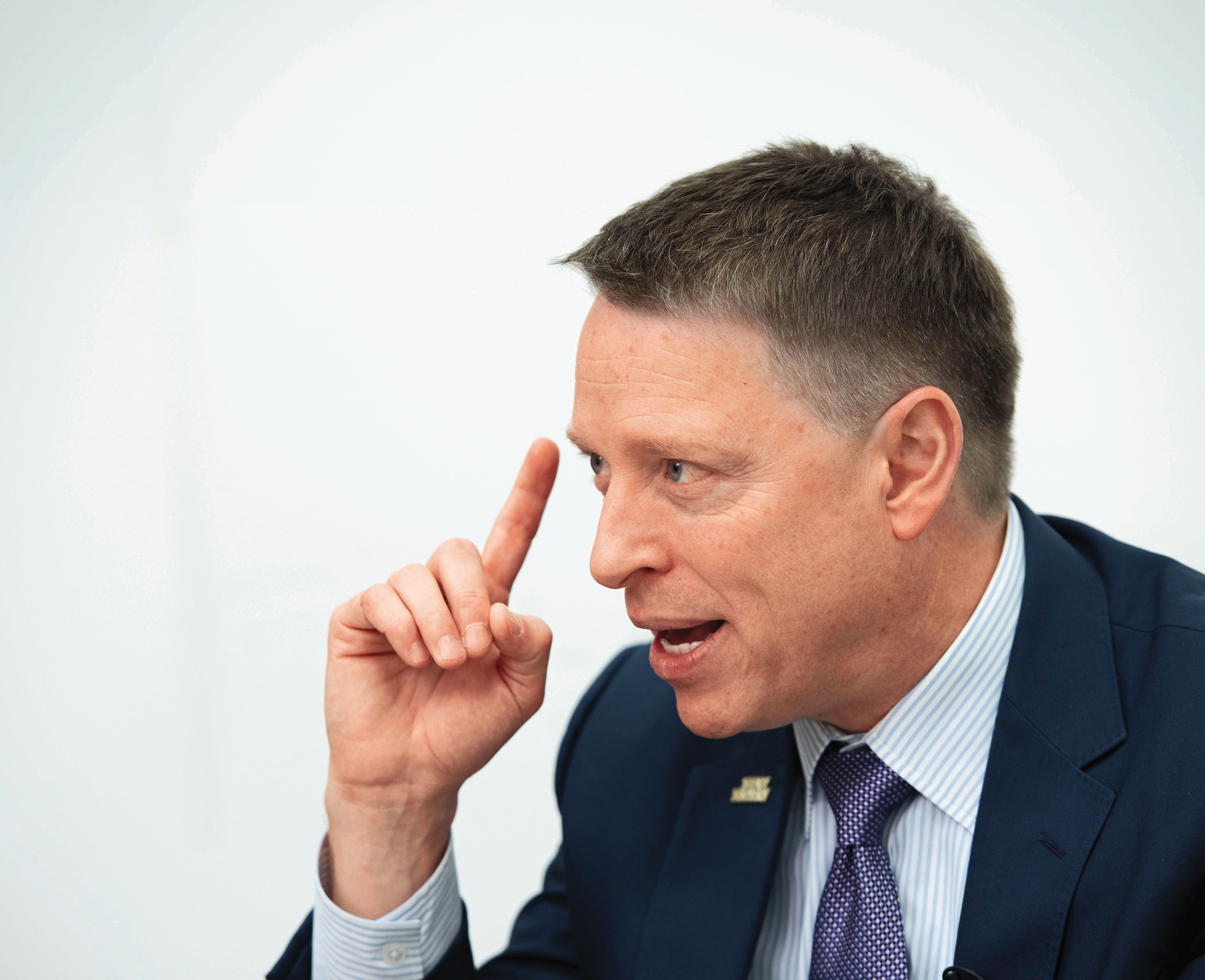 博明曾以美國海軍陸戰隊成員身分上過三次戰場。