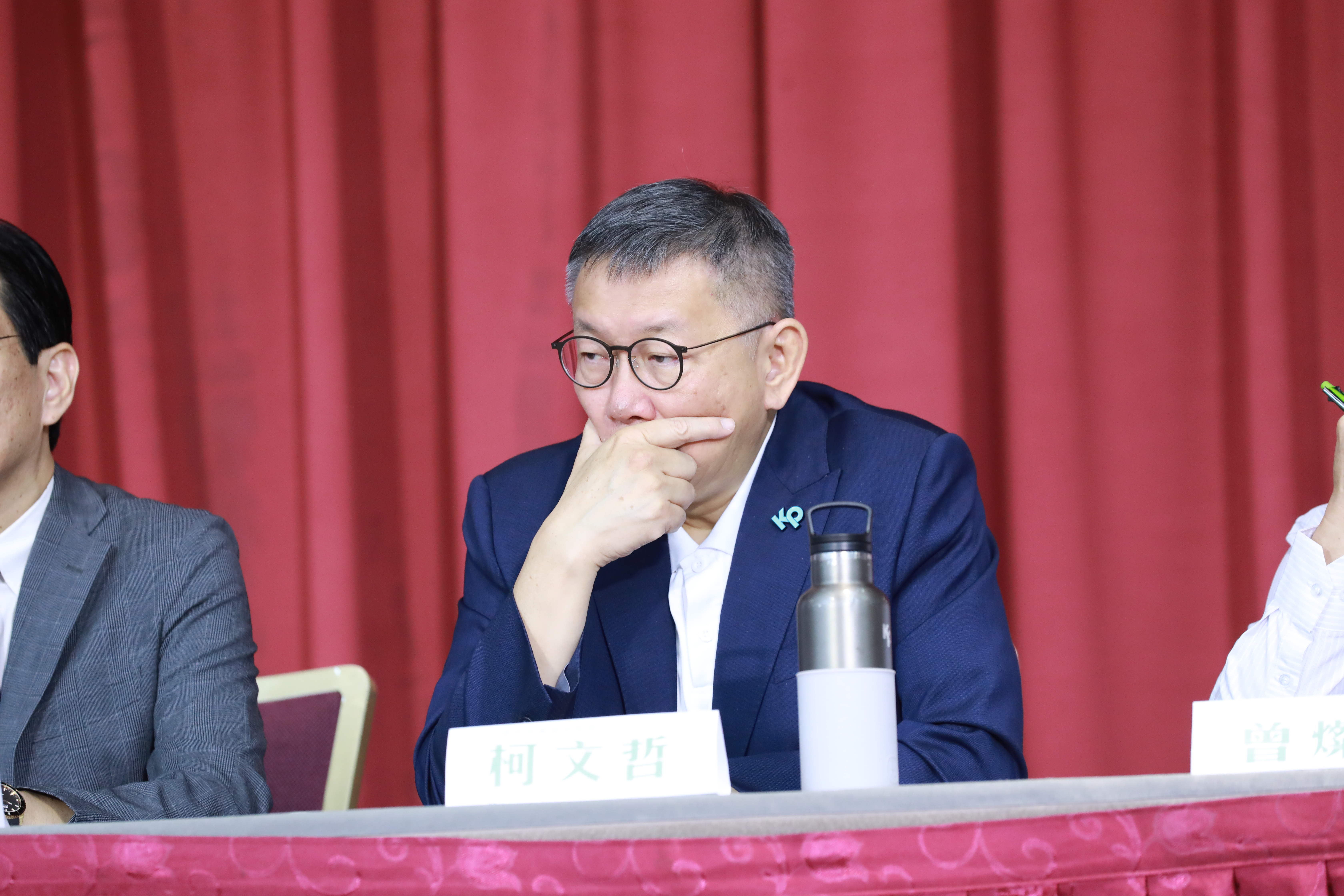 柯文哲原定今日出版的《漫畫柯文哲》延後上市。（本刊資料照）