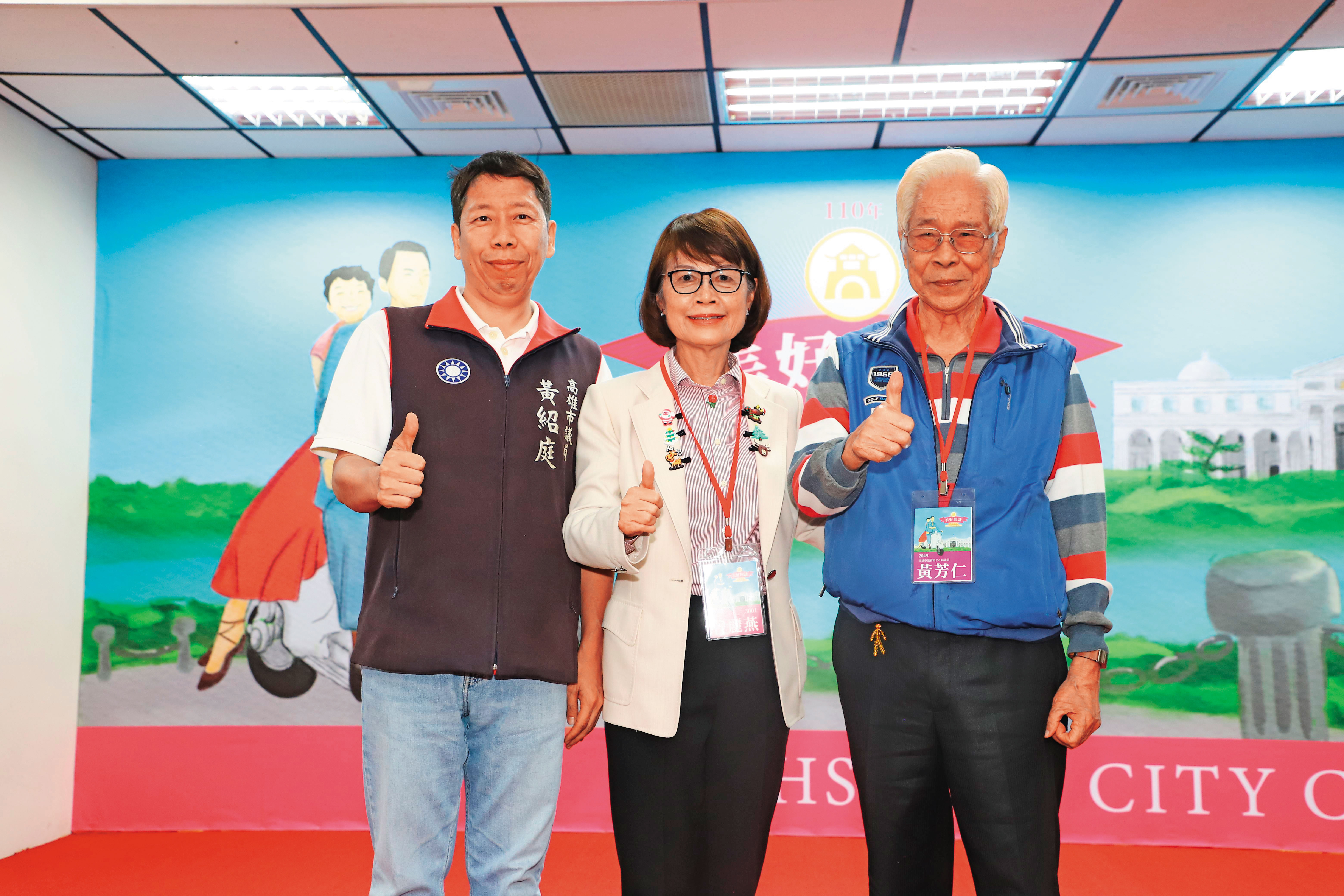 黃紹庭(左)出身政治世家,其父黃芳仁(右)也曾任議員,如今家族涉弊恐牽動地方政治版圖。(翻攝高雄市議會官網)