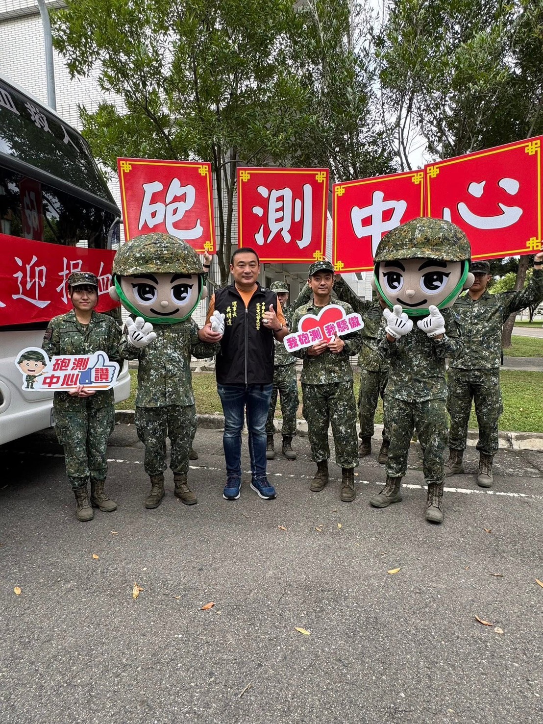 在撤銷假釋當天，吳明達仍堅持先忙完雲林斗六砲測中心的捐血公益活動，再處理個人的司法救濟事宜。（中華民國威震愛心發展協會提供）