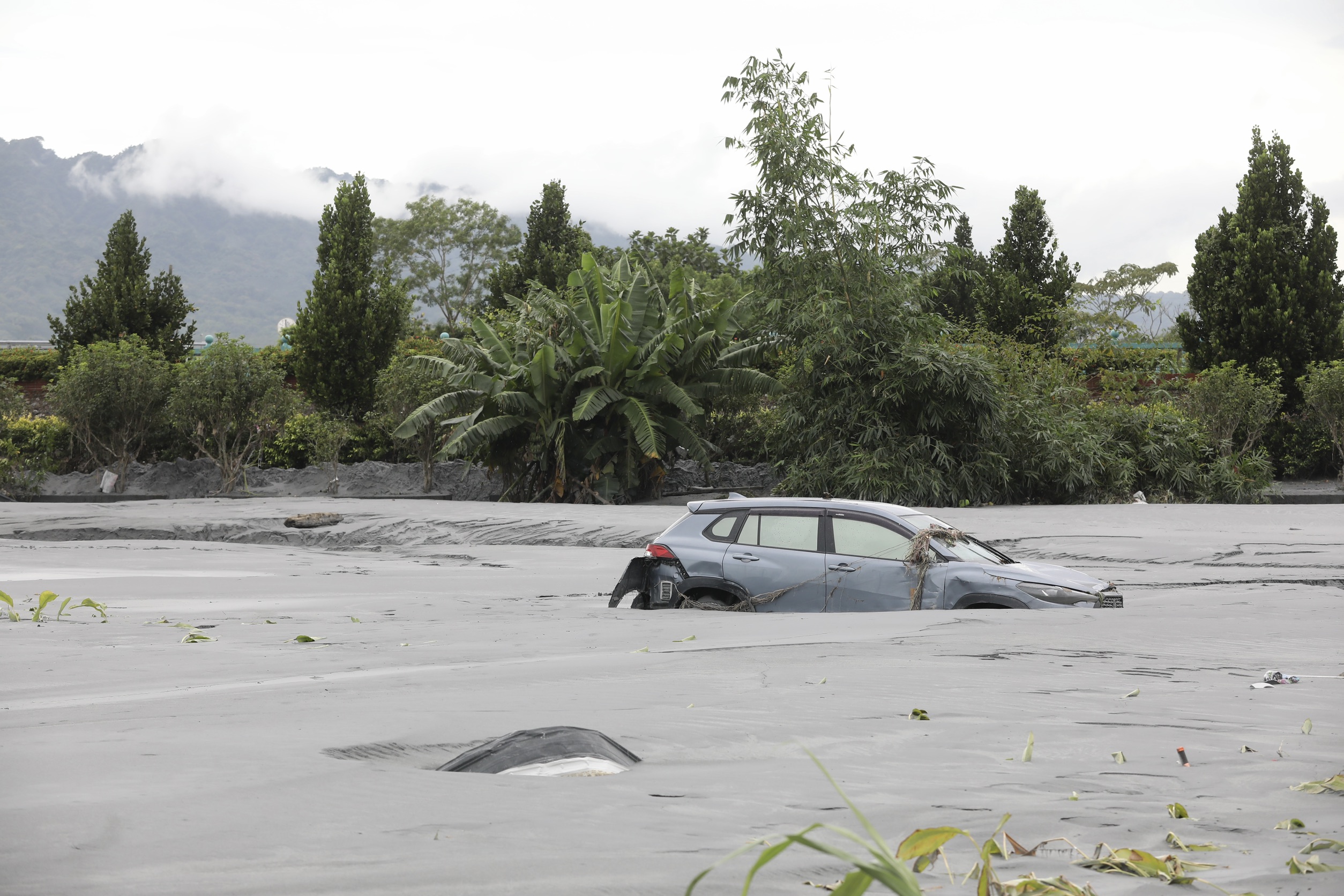 花蓮馬太鞍溪堰塞湖壩頂溢流，光復鄉瞬間成了重災區，截至目前為止累計17死、93傷，還有7人失聯。