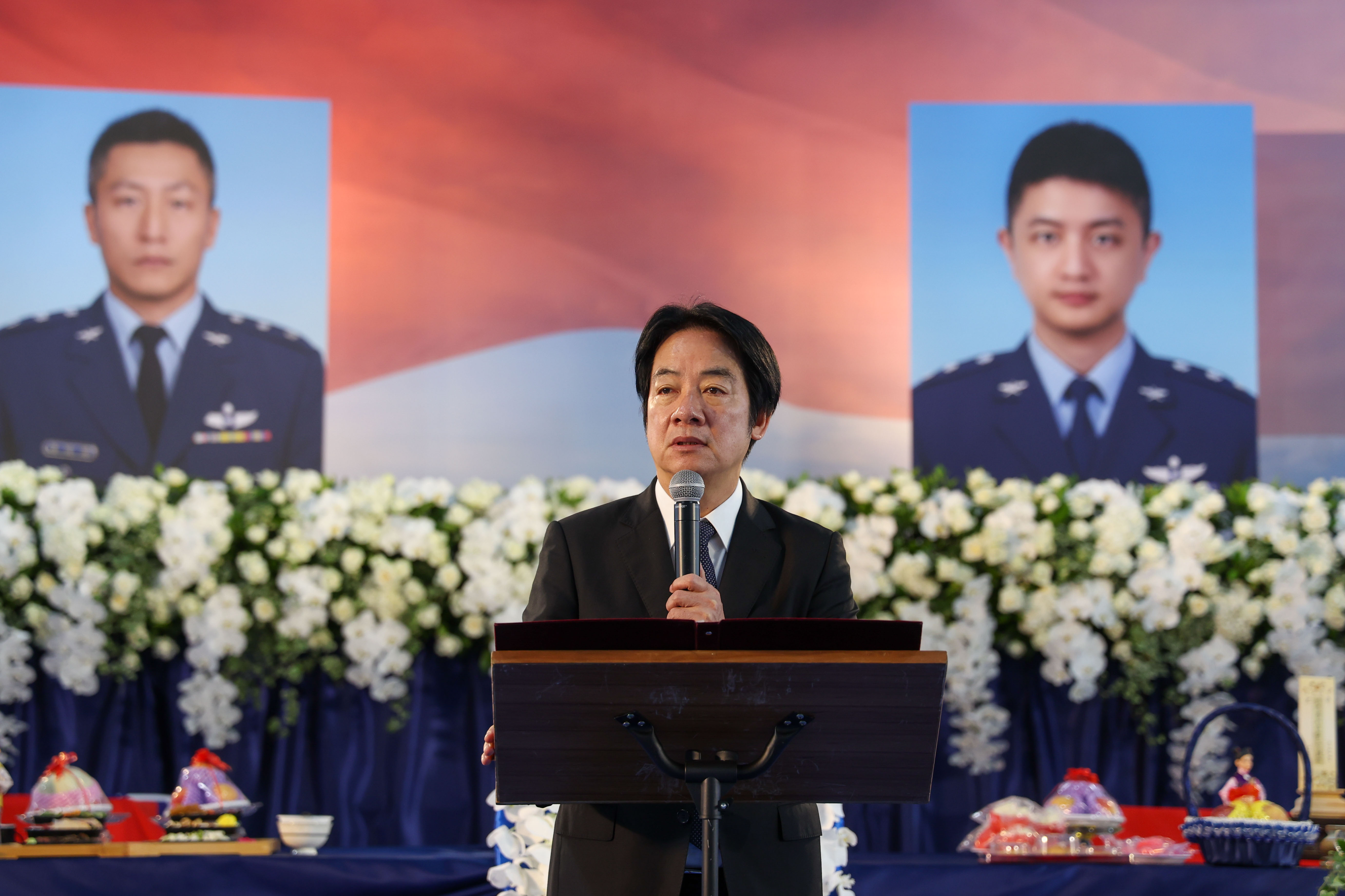 2殉職飛官告別式今舉行，賴清德親臨致哀。（總統府提供）