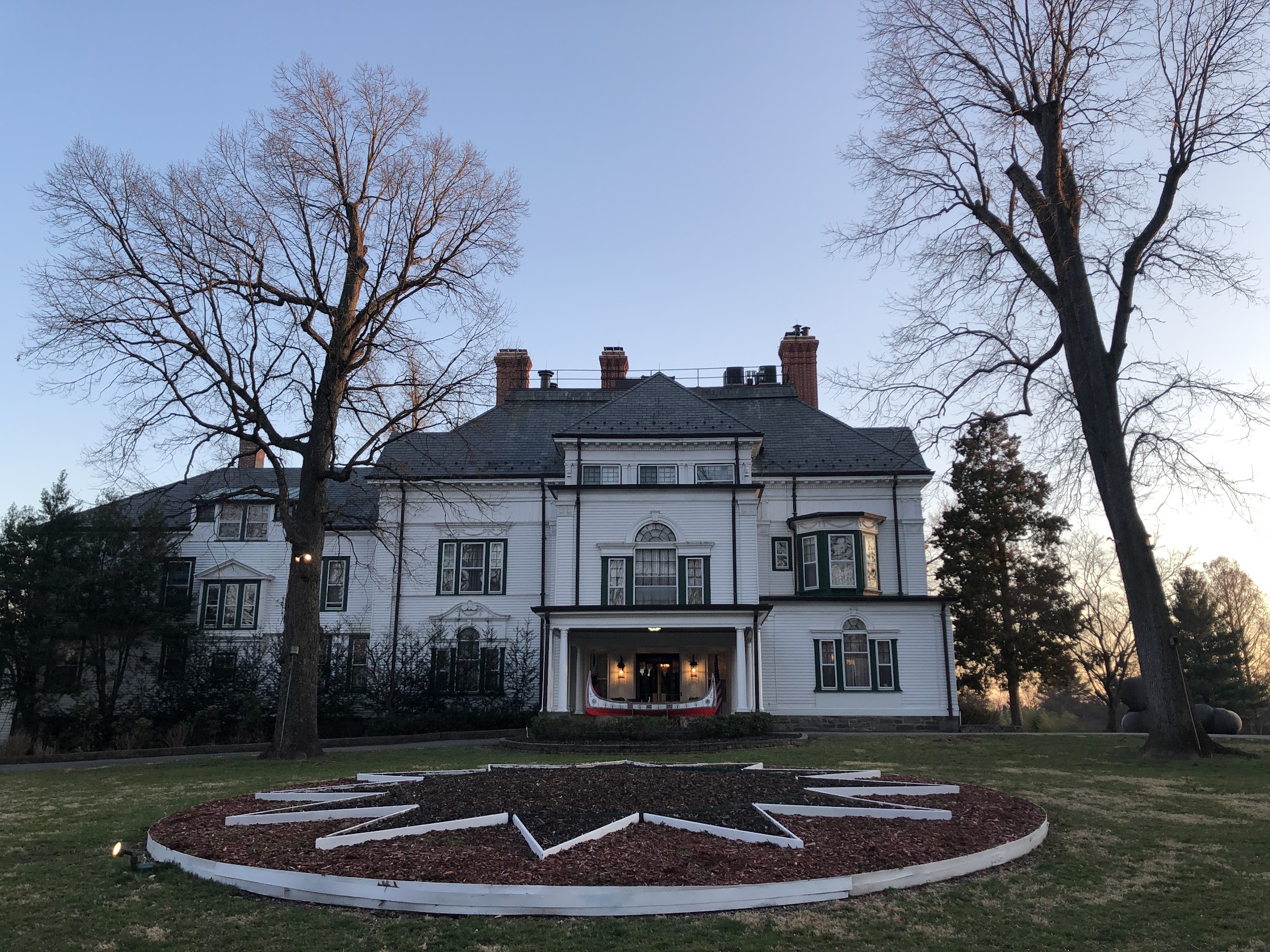 賴政府外交人事異動！駐美副代表內定由民進黨副秘書長楊懿珊接任。圖為位於美國華府的雙橡園。