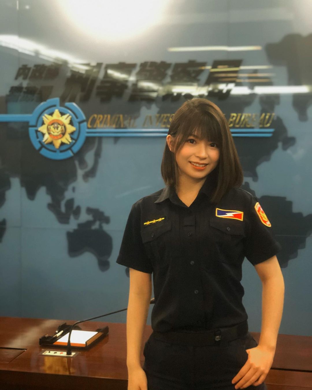 「警界鄧紫棋」許于婕受邀拍攝防範交友詐騙宣導影片，成功引起討論。（翻攝自許于婕IG）