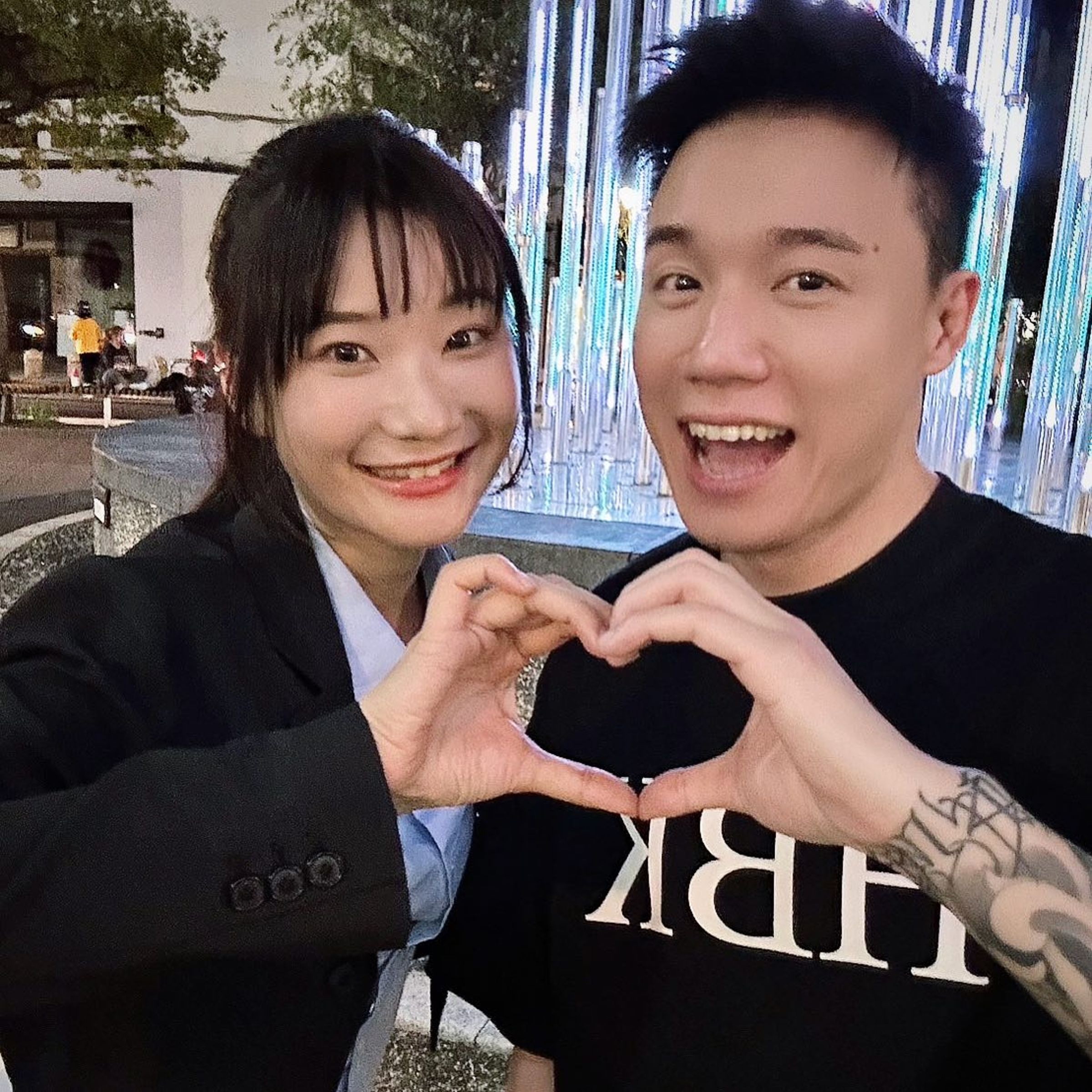 愛莉莎莎、Toyz合照。(翻攝自Toyz臉書)