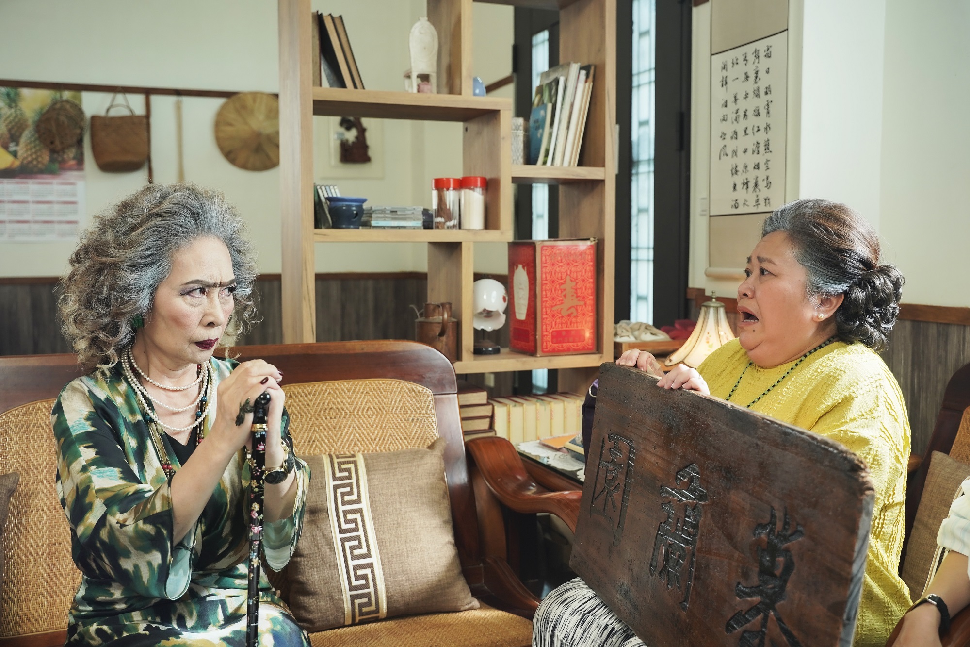 丁也恬(左)飾演的一婆將在《我的婆婆2》為鍾欣凌(左)飾演的彩香帶來空前挑戰。(公視提供)
