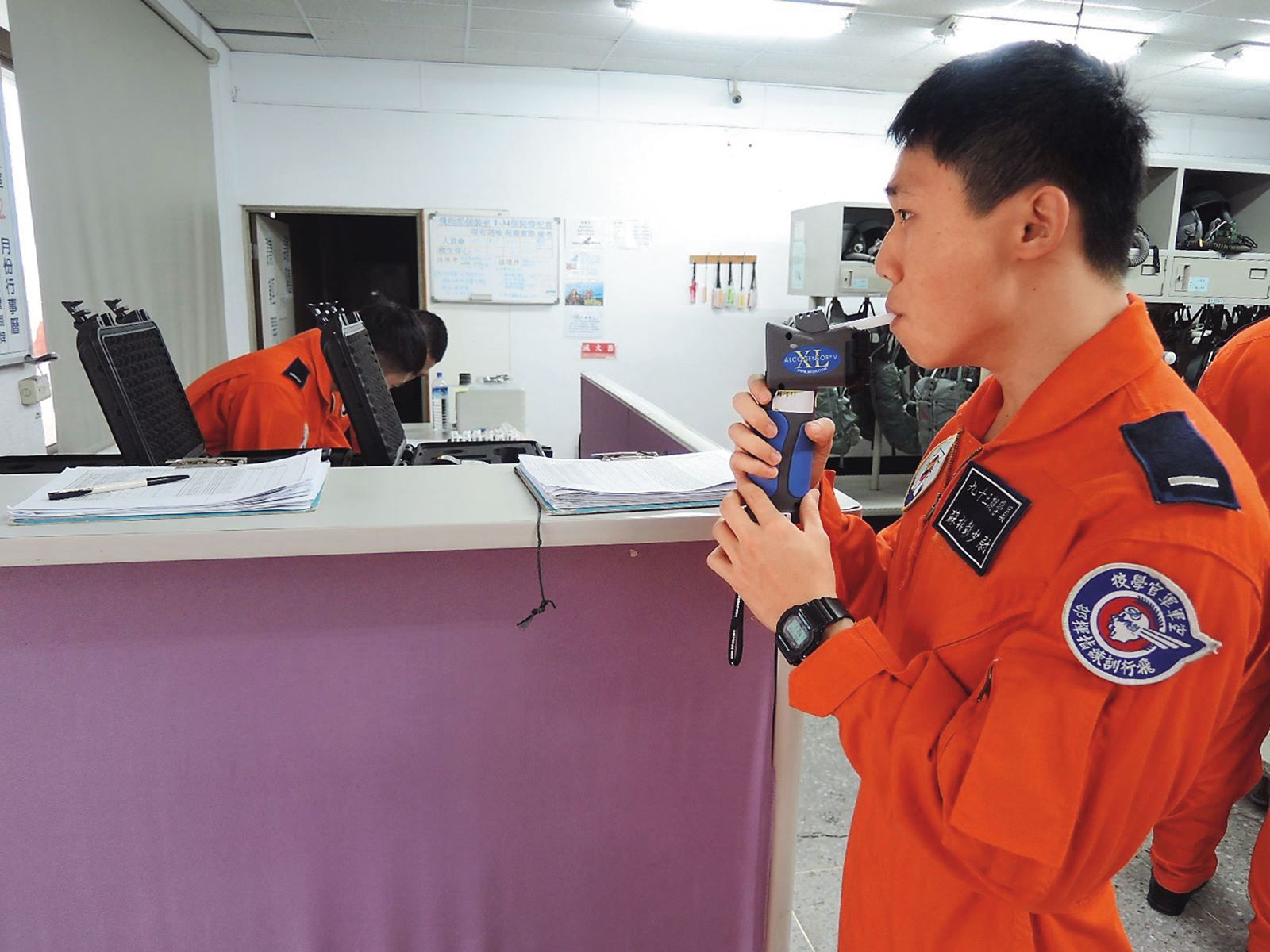 飛官出任務前24小時不得飲酒，出勤前須實施酒測。（示意圖，非當事人，翻攝中華民國空軍臉書）