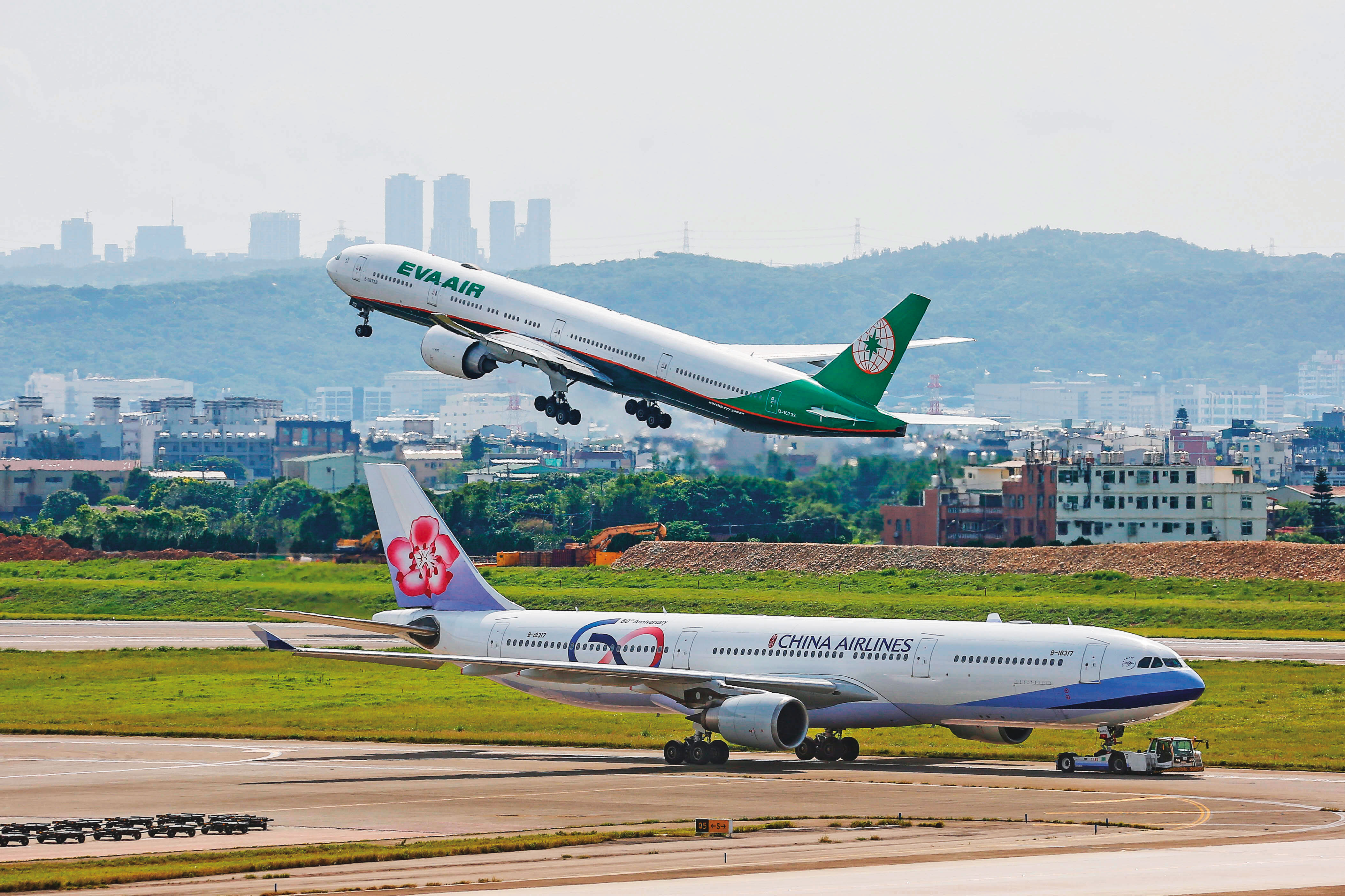 搶攻北美轉機客，華航7月復航西雅圖，開航已30年的長榮航空則增班迎戰。