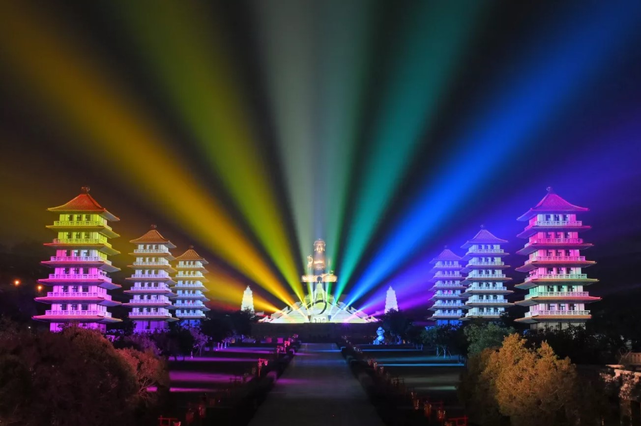 佛光山2025年春節平安燈法會」1月29日登場,將展開為期30天的展期。