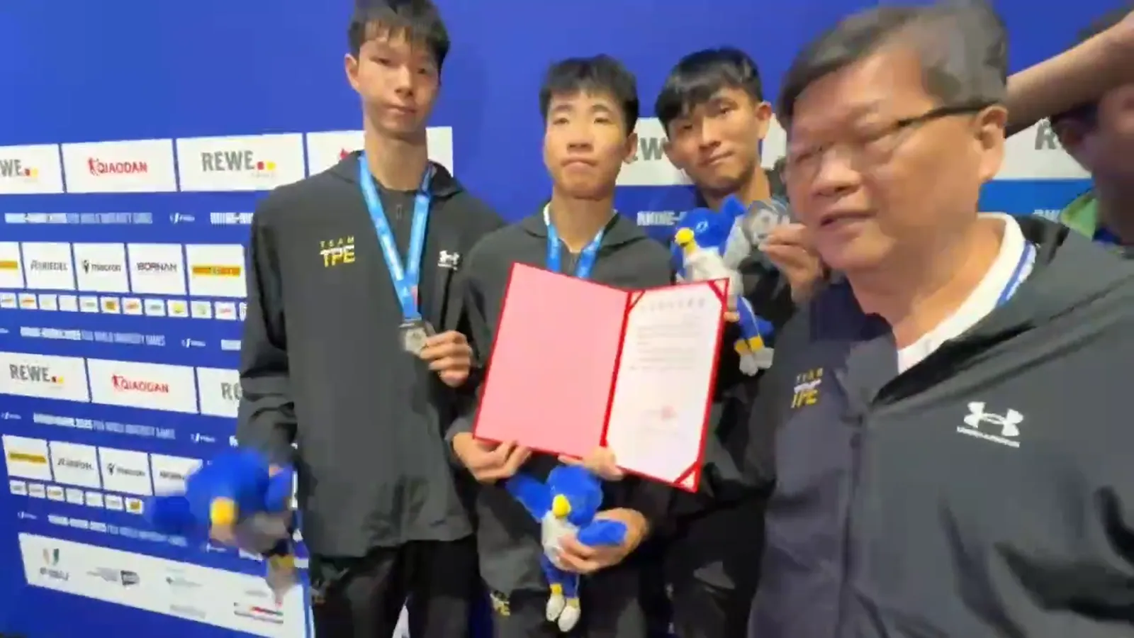 台灣隊跆拳道男團先前奪下銀牌。（讀者提供）