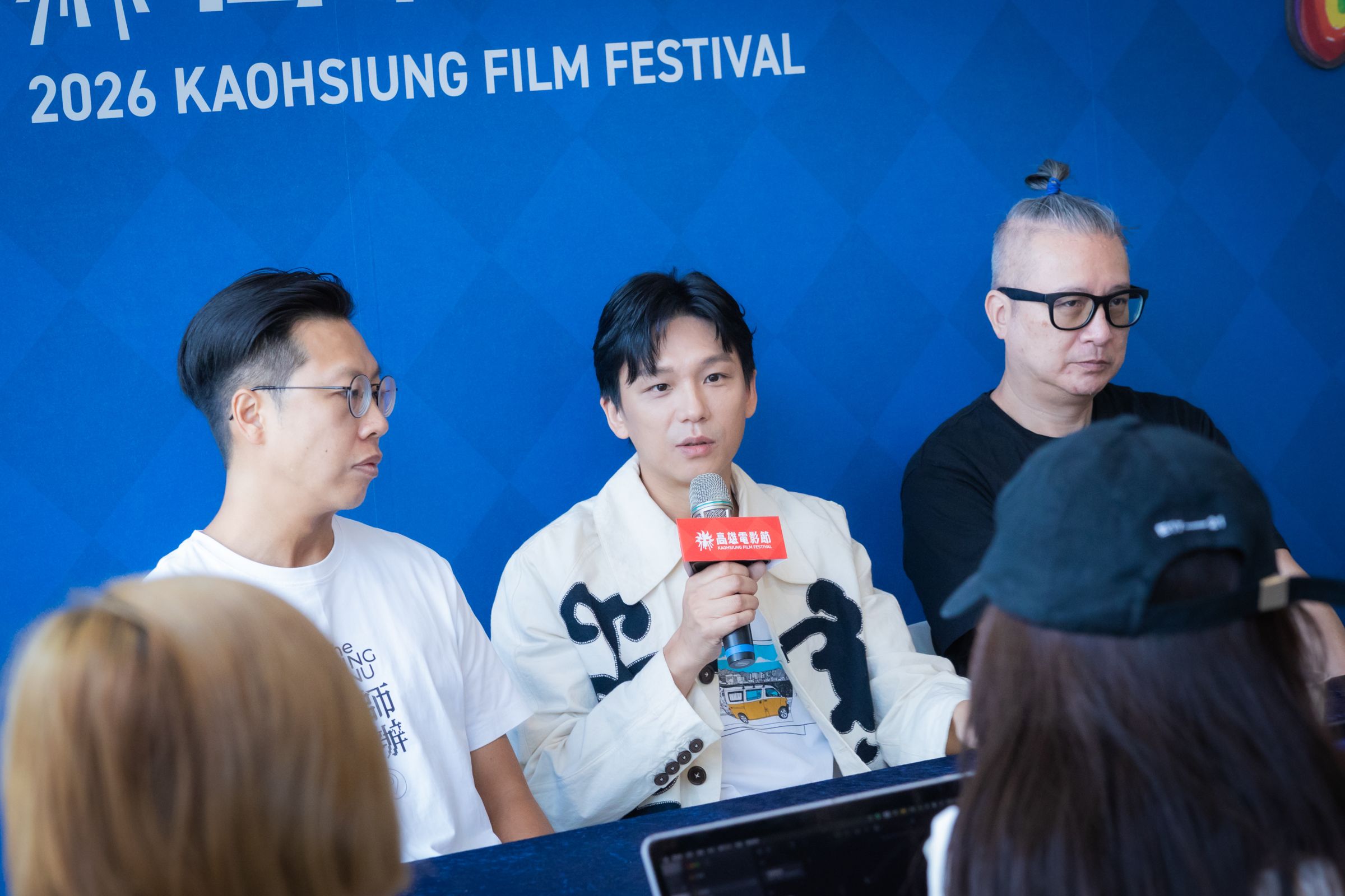 兩位導演兼編劇鍾宏杰(左)、黃浩然不斷讓劇情踩剎車,因為怕戲裡若盧鎮業到處睡女生會被罵渣男。(高雄電影節提供)