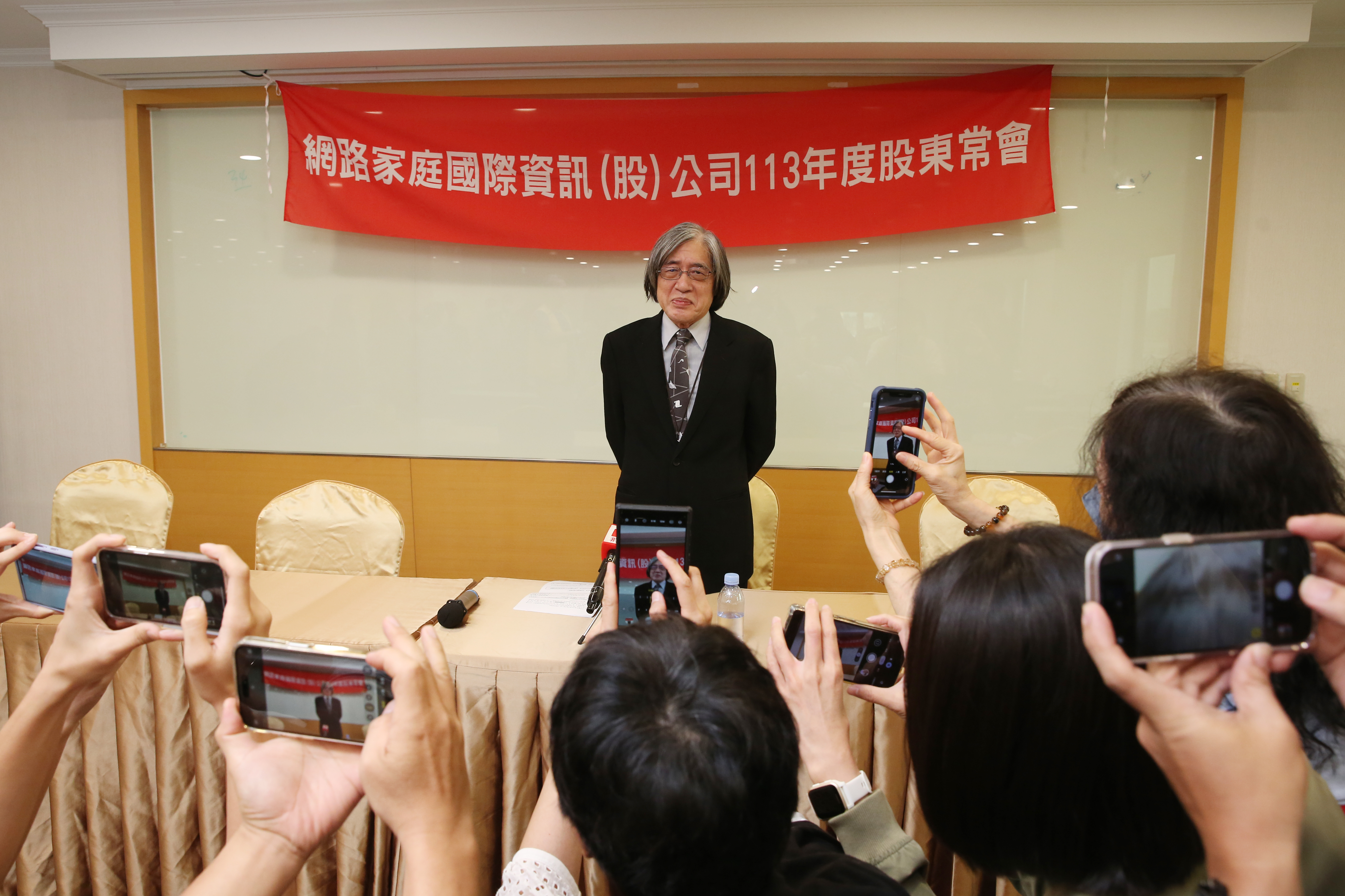 酷澎大軍壓境插旗台灣，網家盼AI衝高3C銷量並做大非3C市場，富邦媒則以3顆成長引擎鞏固龍頭地位。圖為網家董事長詹宏志。