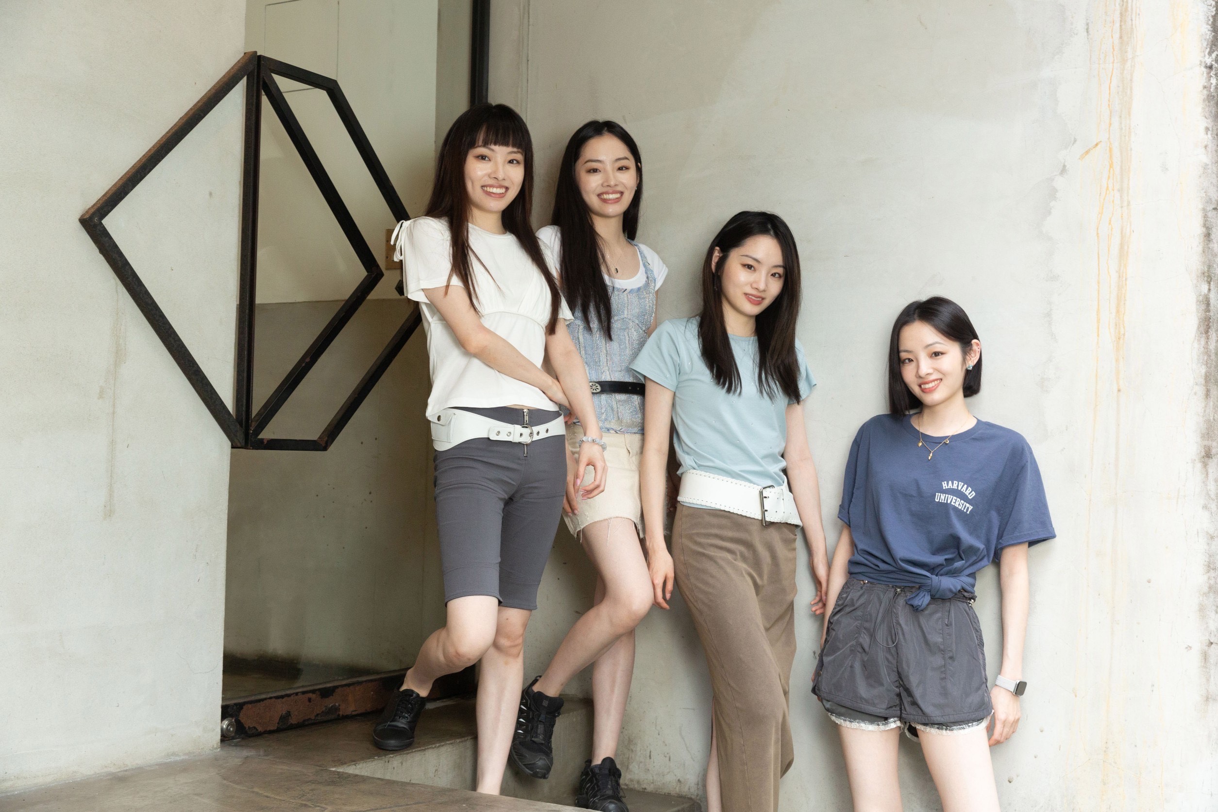 中國四胞胎姊妹組成的「紅飛林樂團（Red on Wood）」，由老么朱婉潔（左起）、老二朱婉清、老三朱婉玉及老大朱婉冰組成。