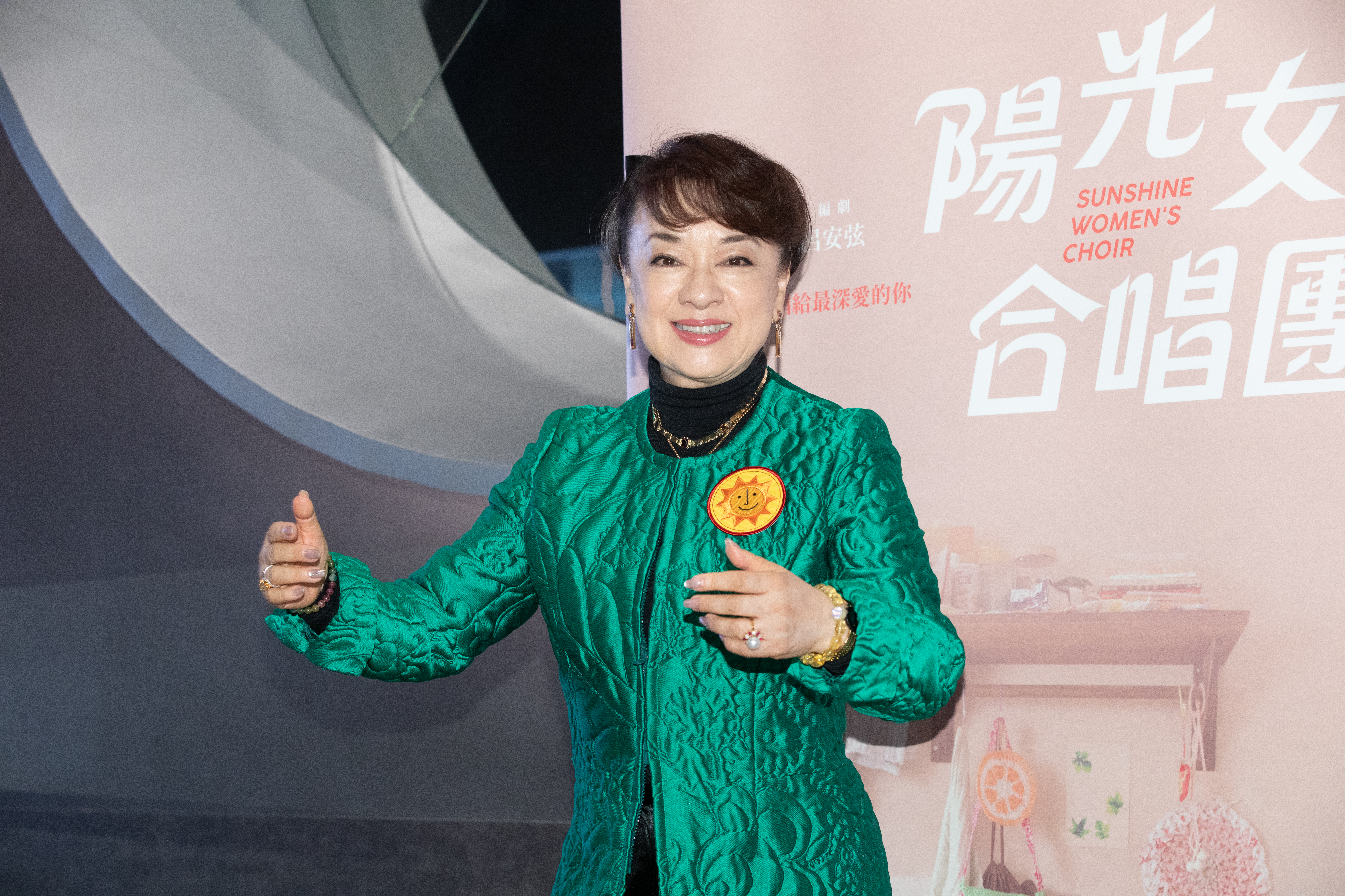 翁倩玉返台快閃謝票，慶祝《陽光女子合唱團》台灣影史票房坐二望一。