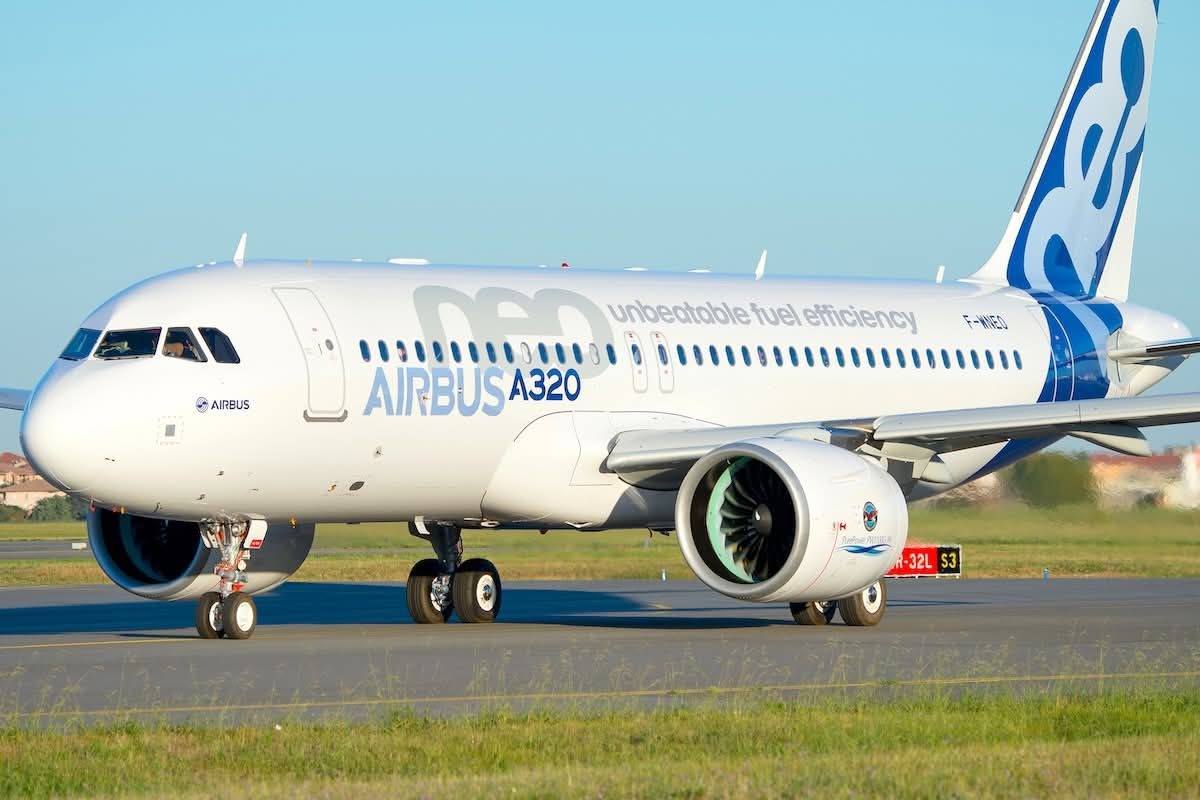 Airbus旗下最暢銷的A320系列客機機身面板，在供應商的製程中出現品質瑕疵。（翻攝自Informer Cyprian FB）