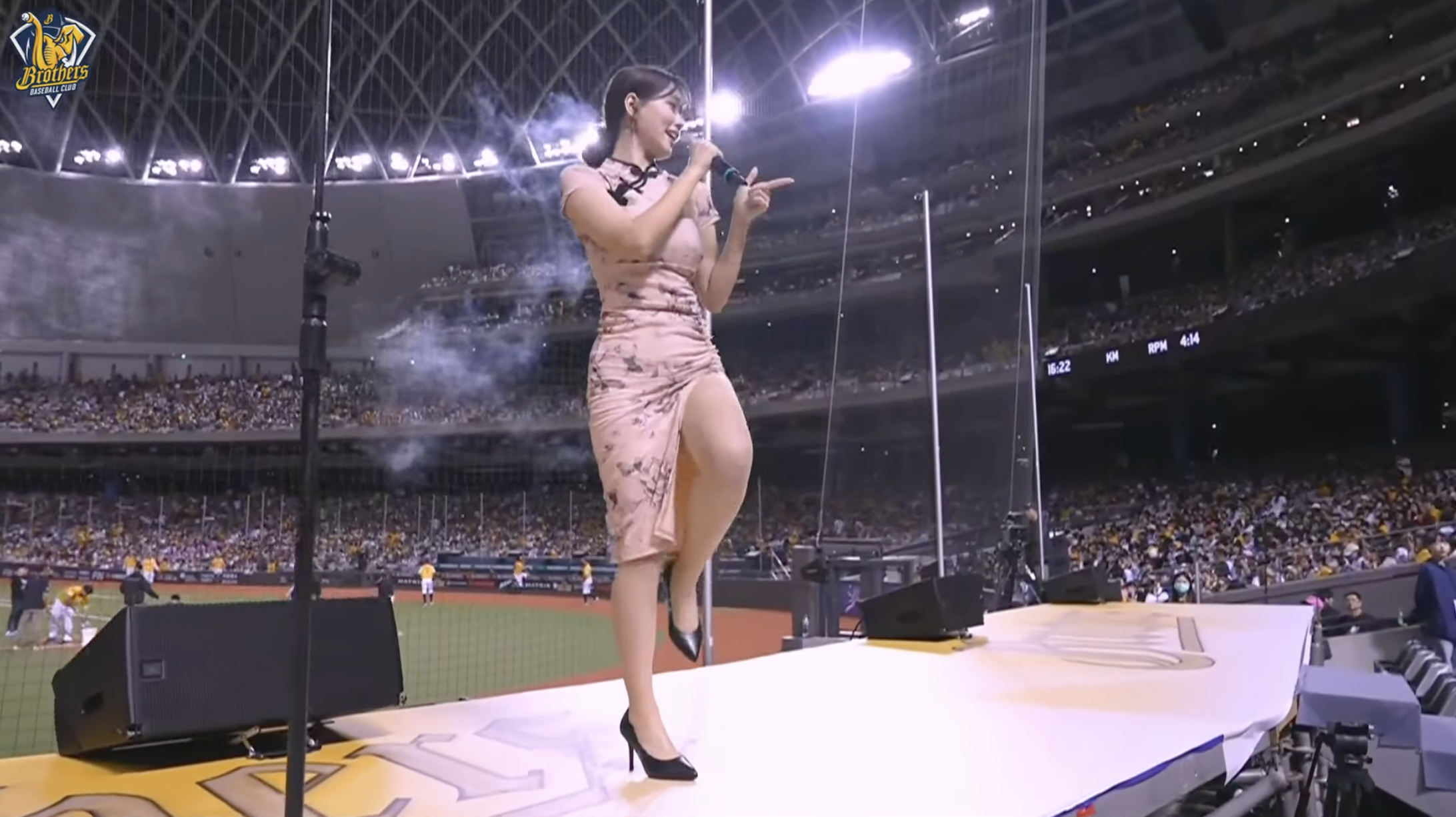 中信兄弟Passion Sisters韓籍啦啦隊金渡兒今（3日）首次中場Solo，唱跳Wonder Girls〈Nobody〉。（截圖自中信兄弟YT）