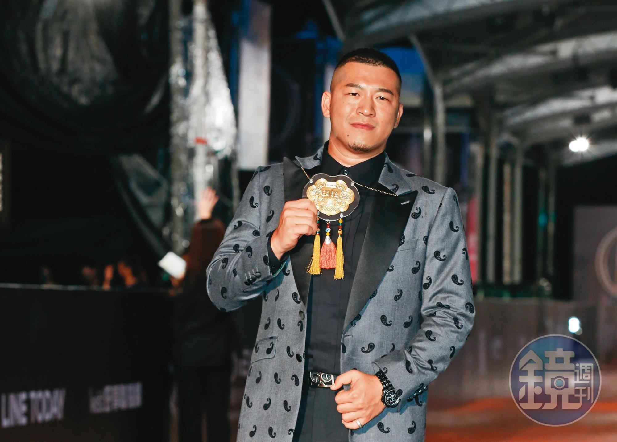 娃娃機店辦活動民眾領不到手機，草爺發兩點聲明回應。