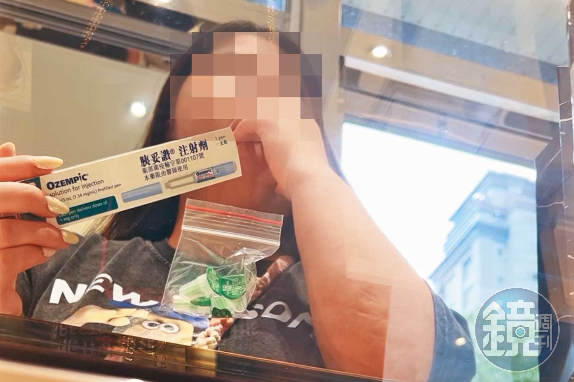 袁曼軒要記者到精品會館面交減肥針劑,並由員工(圖)教授施打方法。