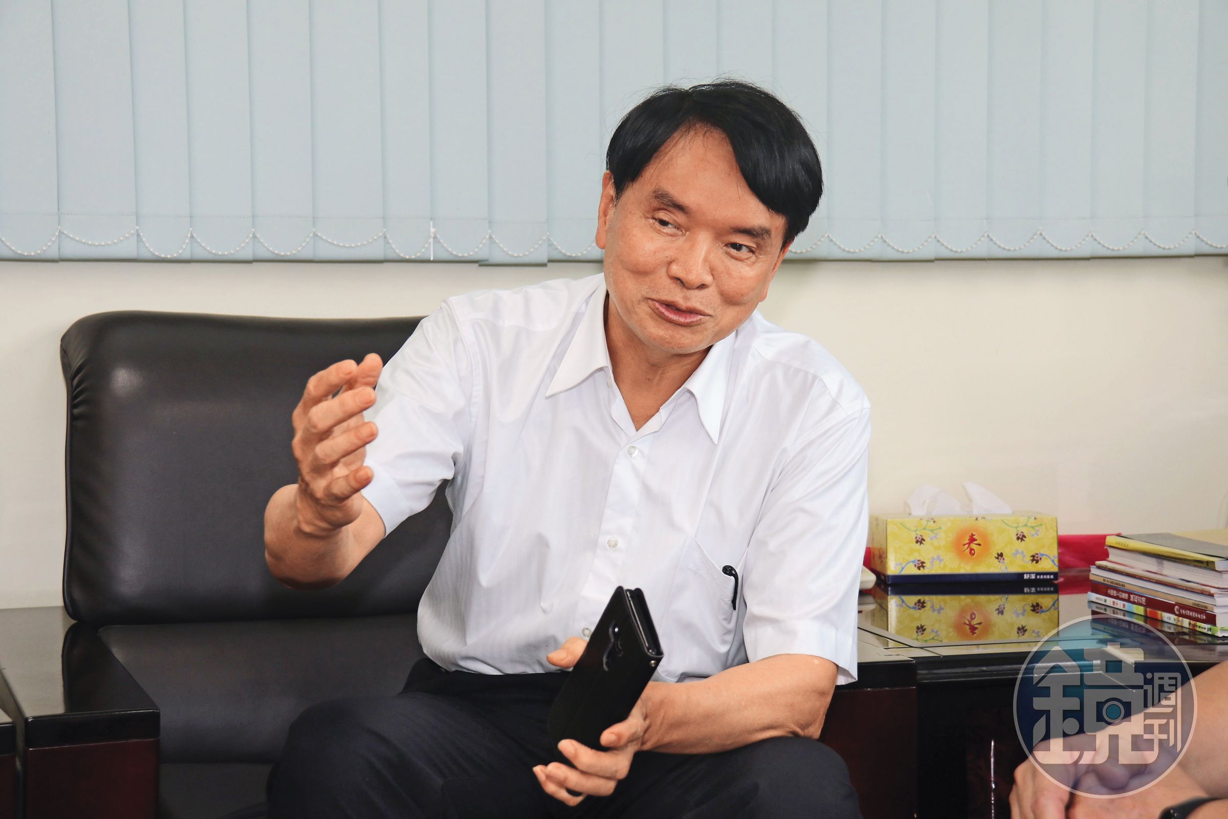 合約中斗大的「廈門前程公司」字樣,劉慶豐裝傻看不到。