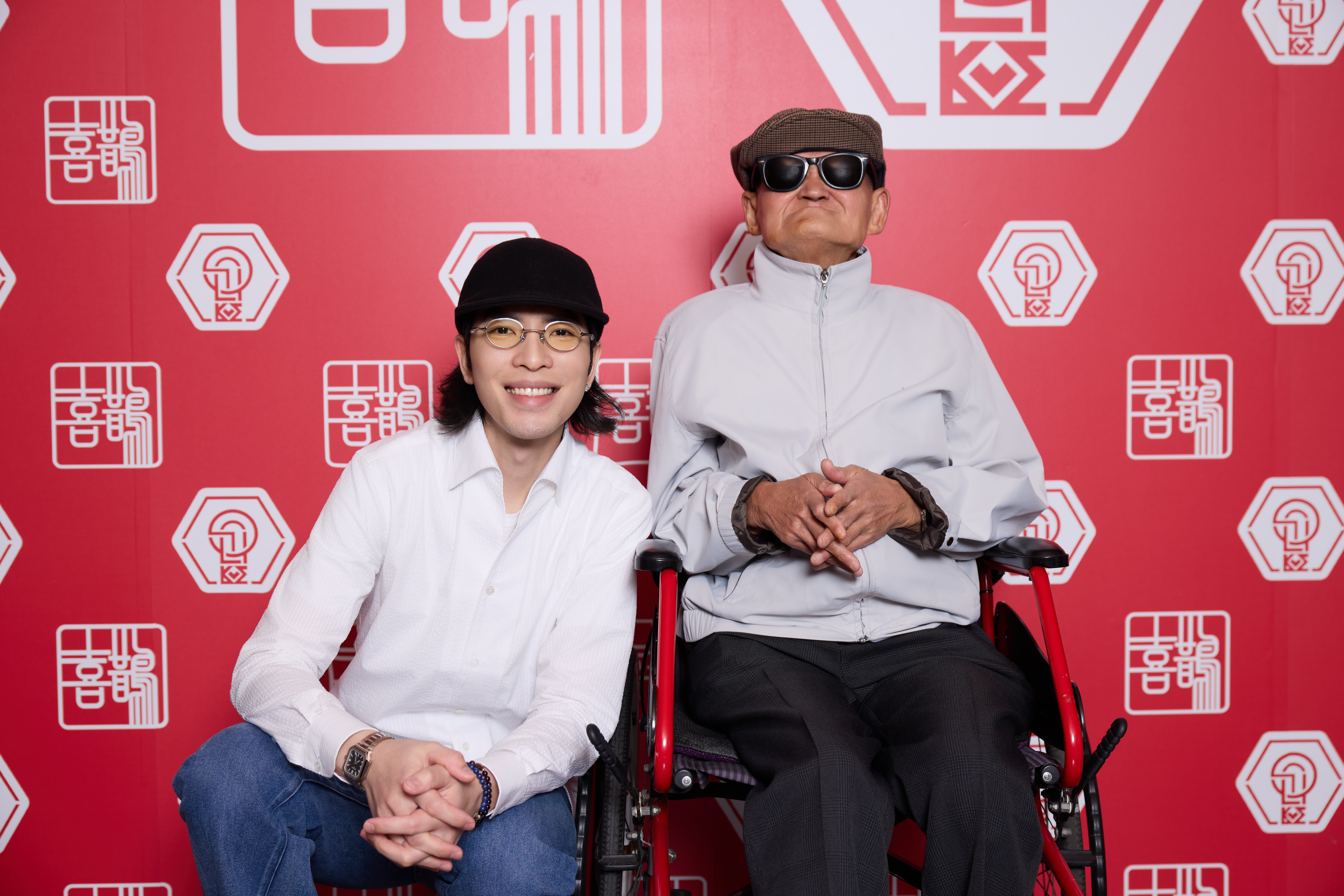 老蕭請來「喜鵲之友」李炳輝擔任開場嘉賓。(喜鵲娛樂提供)