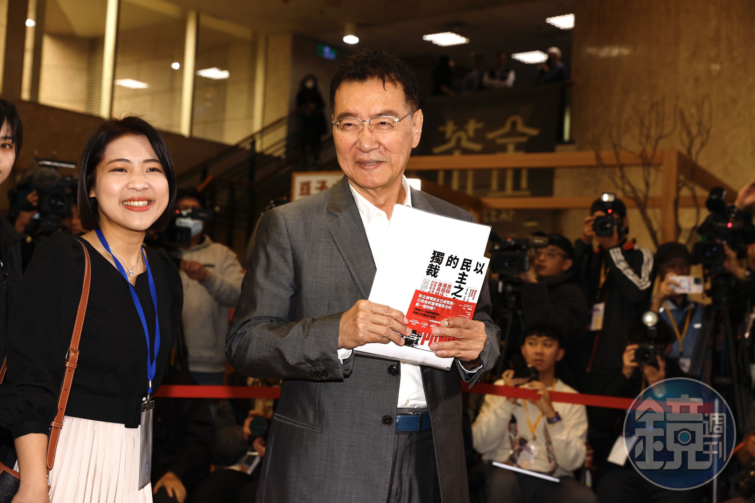 副總統辯論會】趙少康當場辭中廣董座承諾當選捐薪水、官邸變免費青年住宅- 鏡週刊Mirror Media