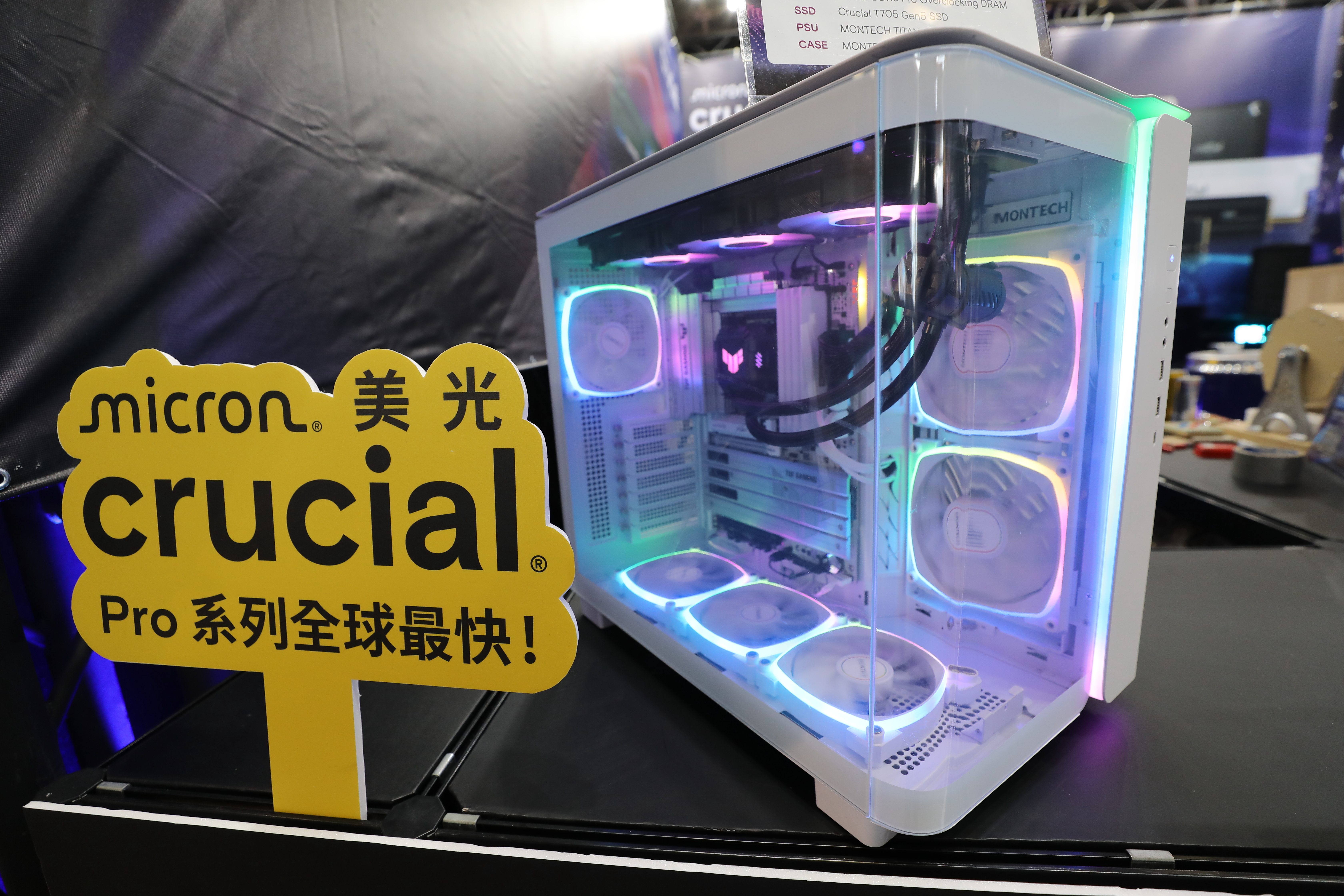 受到記憶體報價漲勢連連，手機業者透露已預見手機漲價潮，遊戲主機也同樣籠罩在漲價壓力中。（本刊資料照）