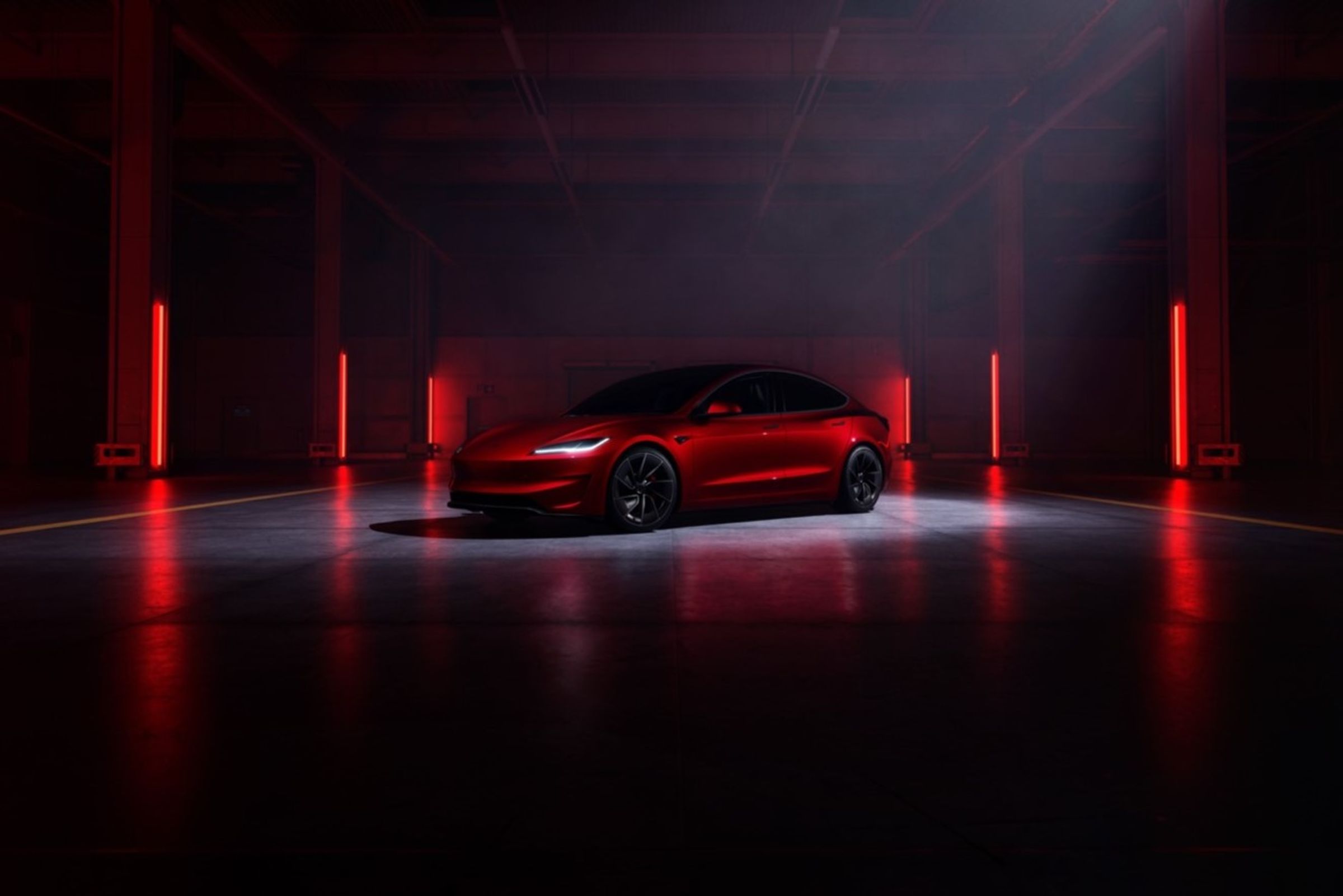 全新 Model 3 Performance 車型標準售價自 2,337,900 元起,即日起開放 Tesla 台灣官方網站訂購與客製化選配。