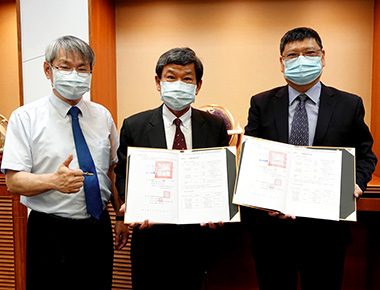 中正大學5年前發佈由時任校長馮展華與前瞻傳動科技董事長簡鴻文簽訂技轉合約，原本產學合作佳話卻變調，如今馮遭簡控告涉嫌貪污及詐欺，真相將由司法查明。（圖取自中正大學）