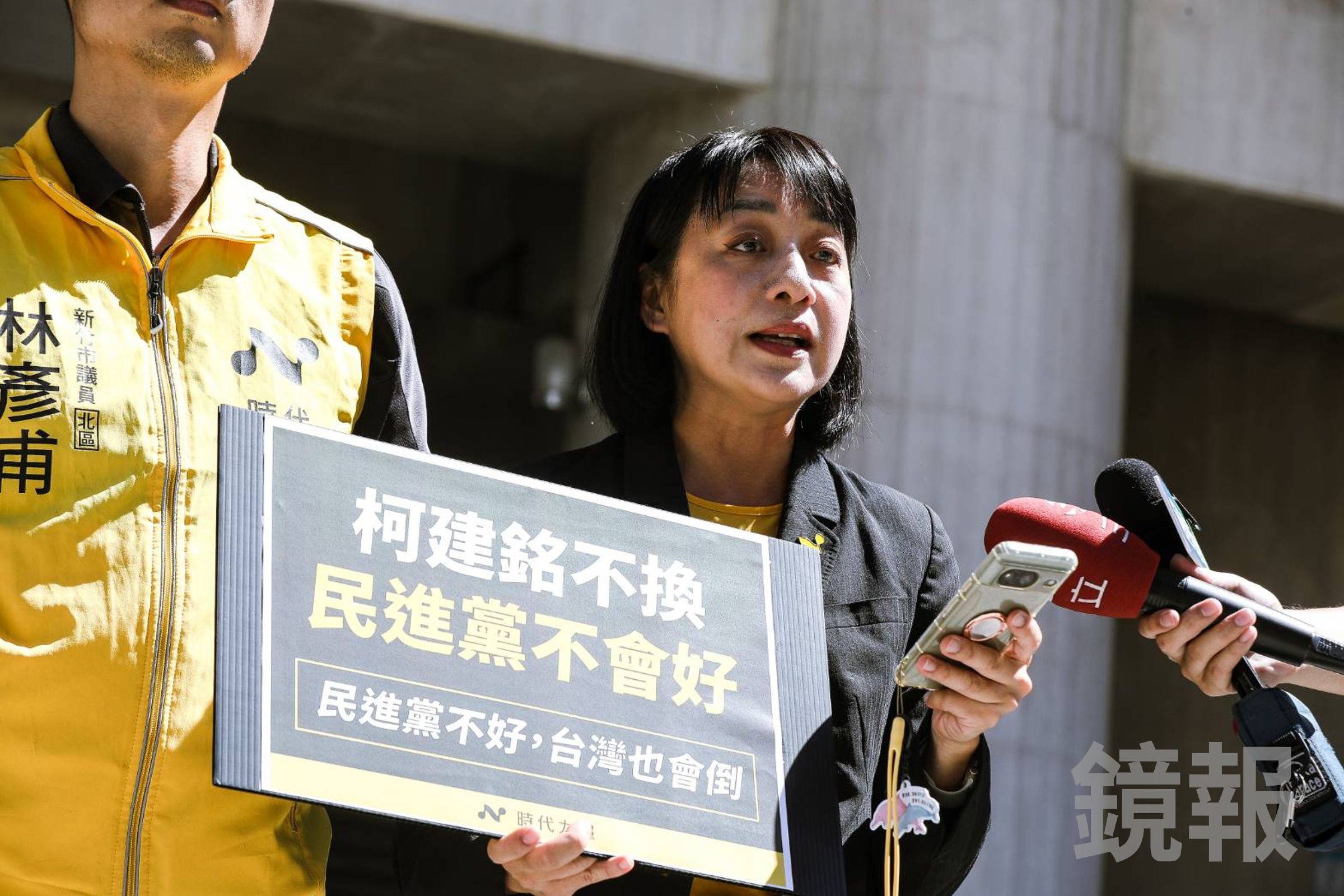 時代力量黨主席王婉諭今po文,呼籲柯建銘不要戀棧權位,「若你真心在乎台灣民主,那麼,此刻離開舞台、下台一鞠躬」。(鏡報鄒保祥攝)