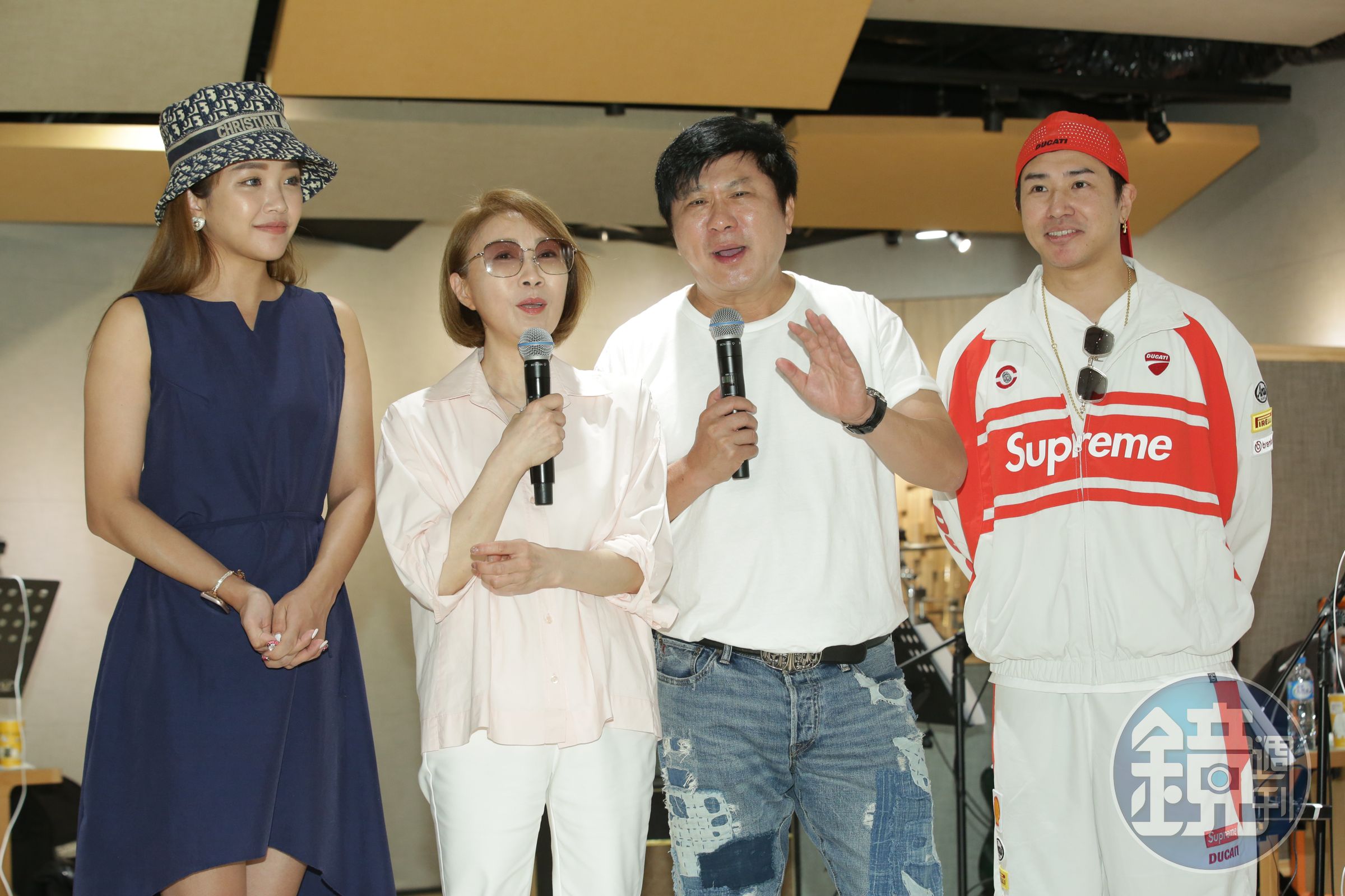 胡瓜（右2）表示，在藍寶石的演出，屆時會力拱眾星在高流大秀近來流行的「16蹲」。