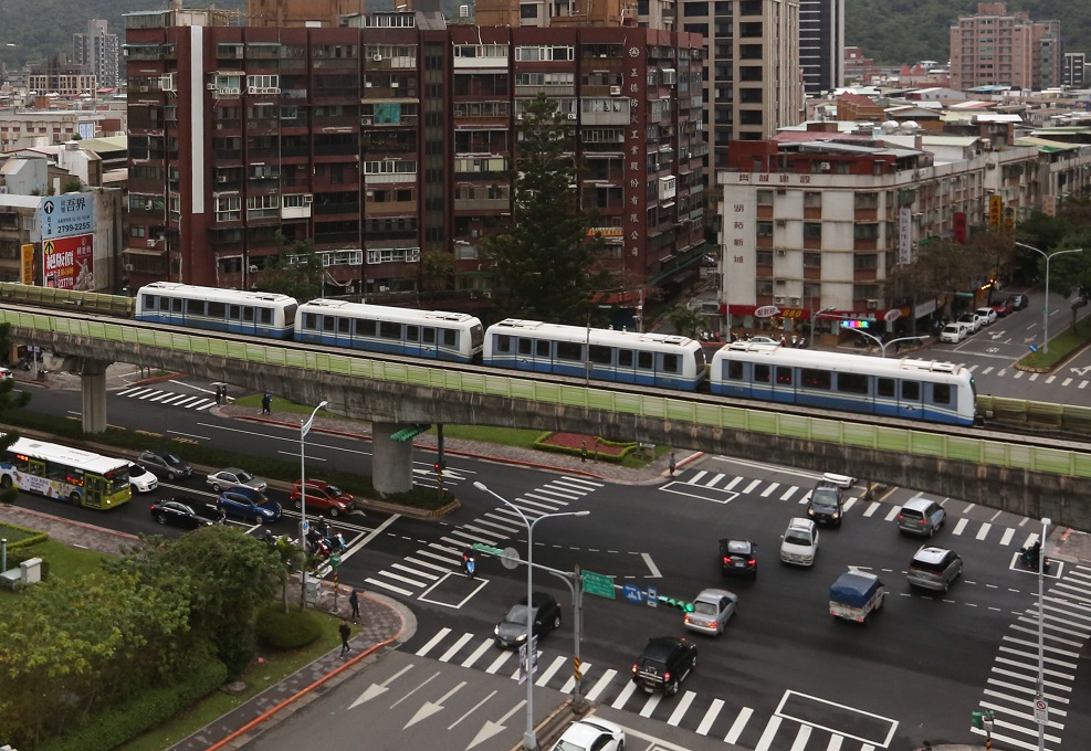 北捷今（31日）表示，文湖線、高架平面路段因風速已達停駛標準，於11時停止營運。（本刊資料照）