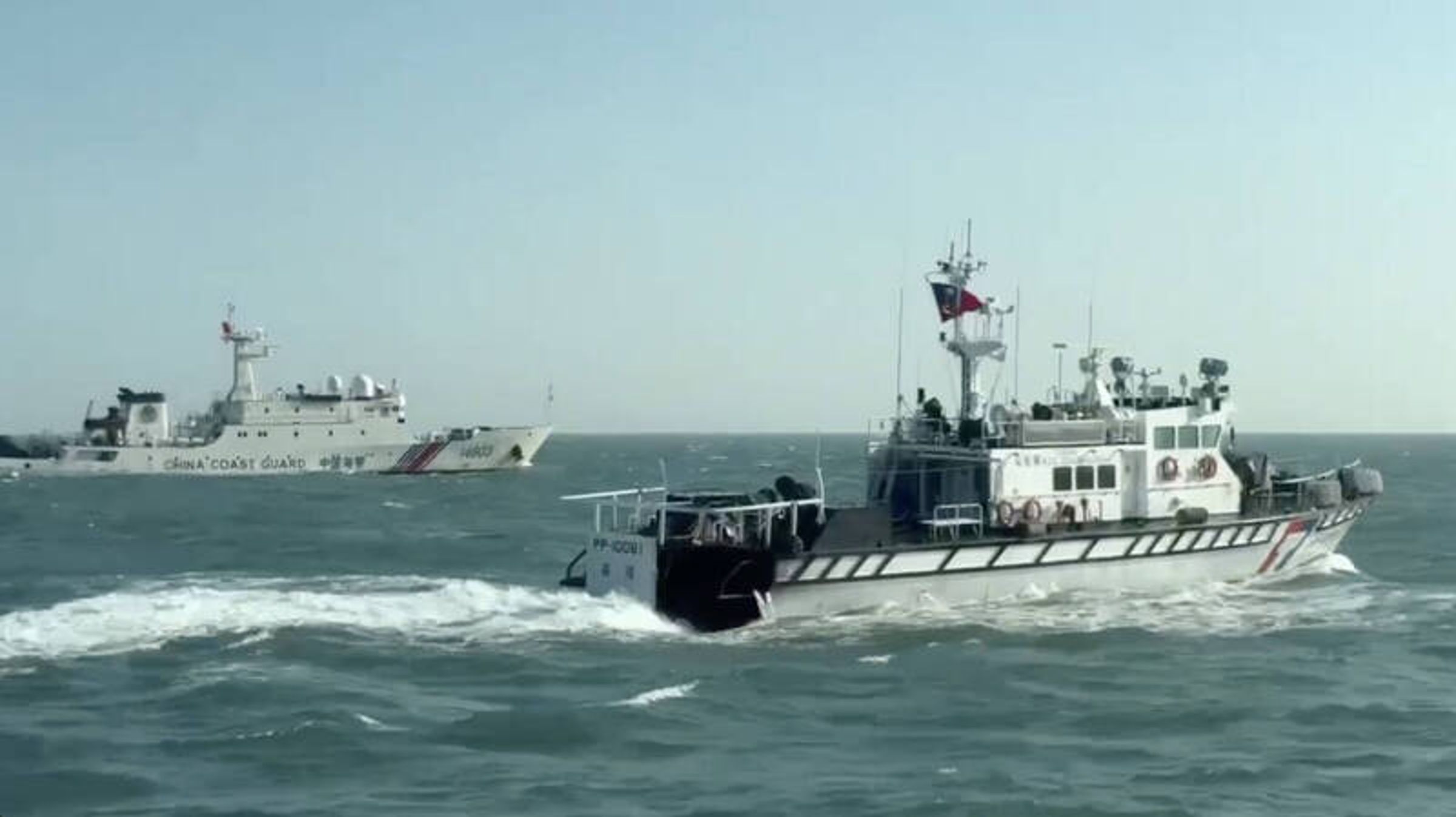 中國海警今日下午再度侵擾金門海域，遭海巡署強制驅離。（海巡署提供）