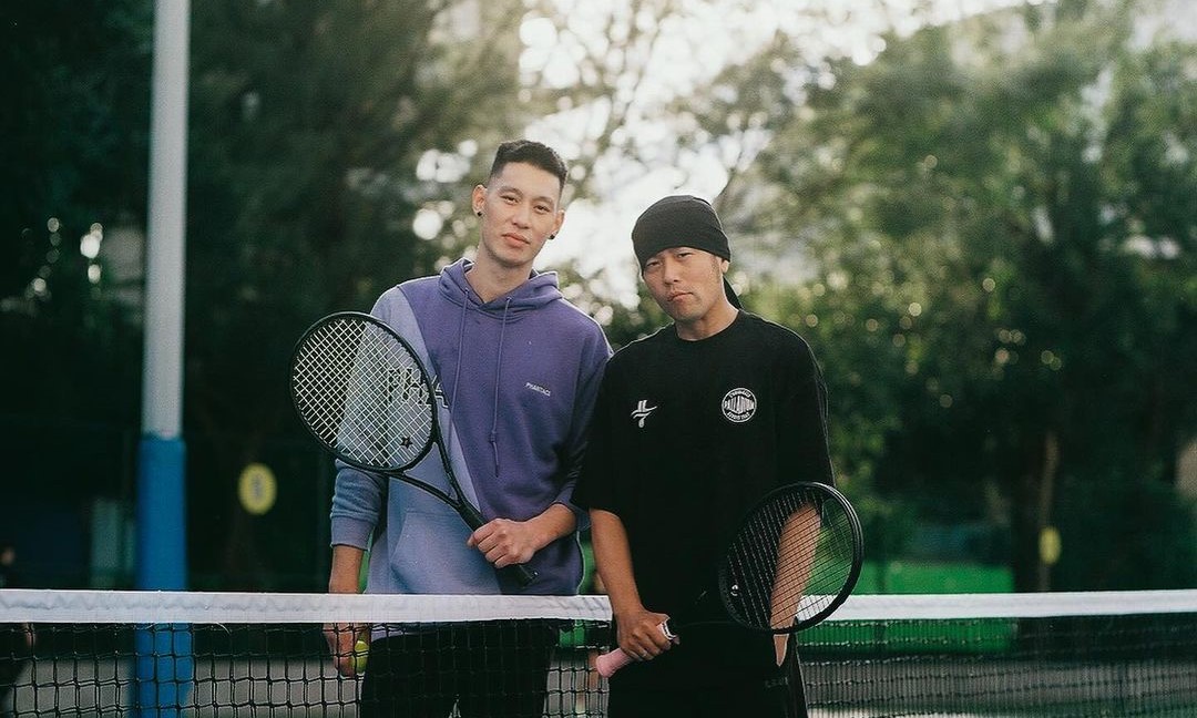 林書豪為周杰倫慶生，但照片中的周杰倫卻被網友笑稱「這個最不像」。（翻攝自林書豪Instagram）