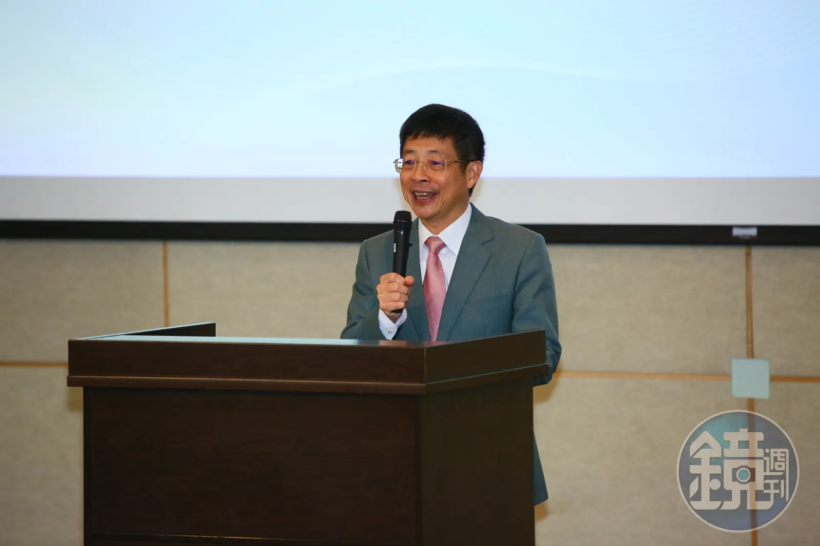 玉山金控董事長黃男州明日晚上18：30，將說明購併三商美邦人壽董事會會決議事宜。