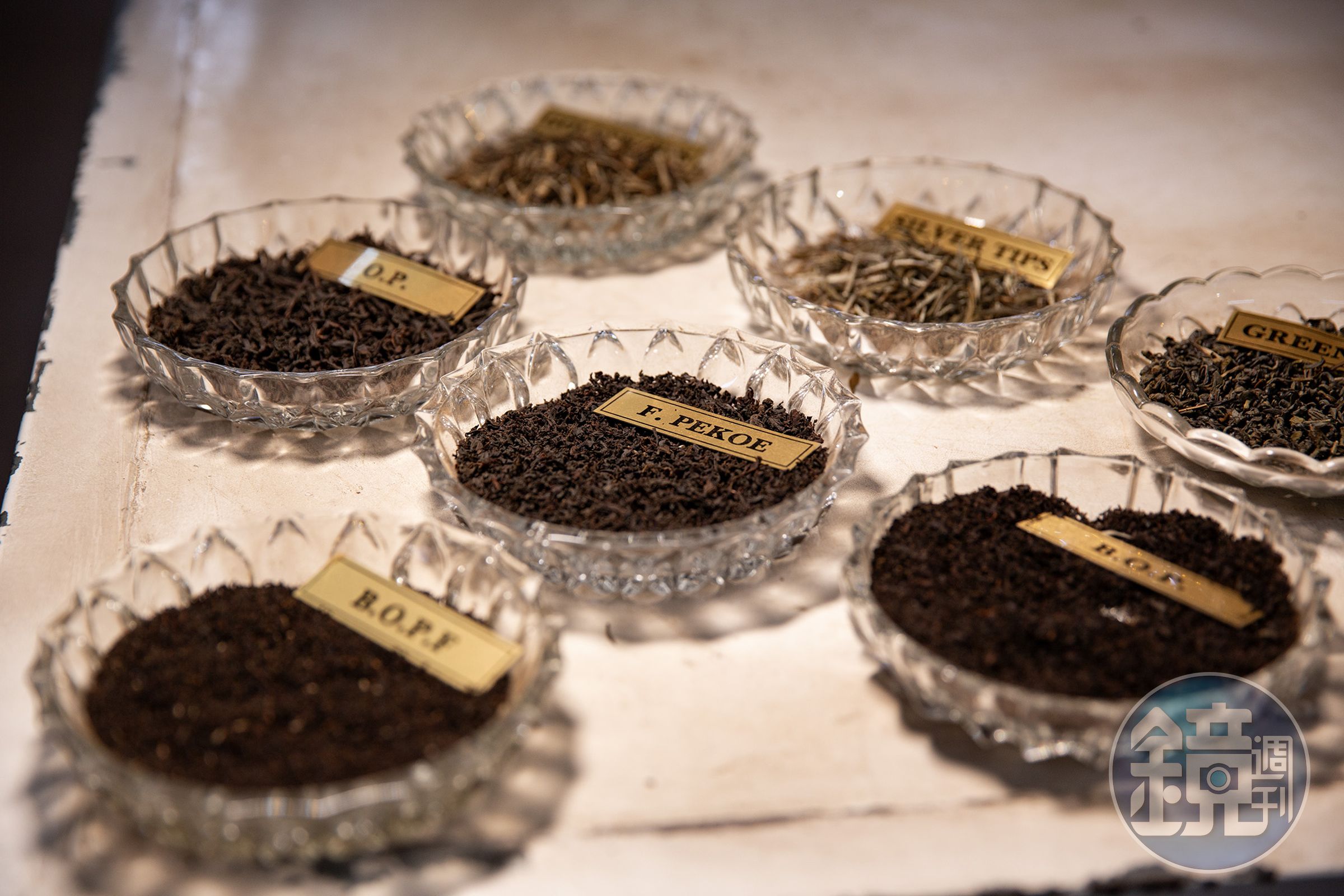 茶廠將茶葉依粗細與形狀分門別類,從芽茶到碎葉,也對應出不同風味與飲用方式。