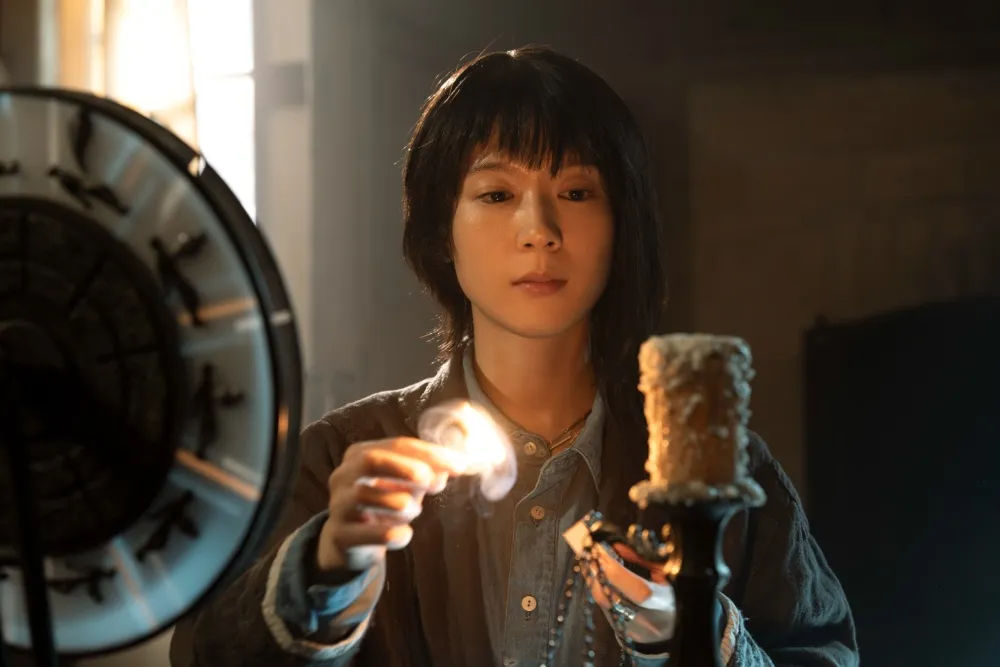 《天黑不要來》 融合美式驚悚與J-Horror元素， 打造一部美日混血的驚悚之作。（高雄電影節提供）