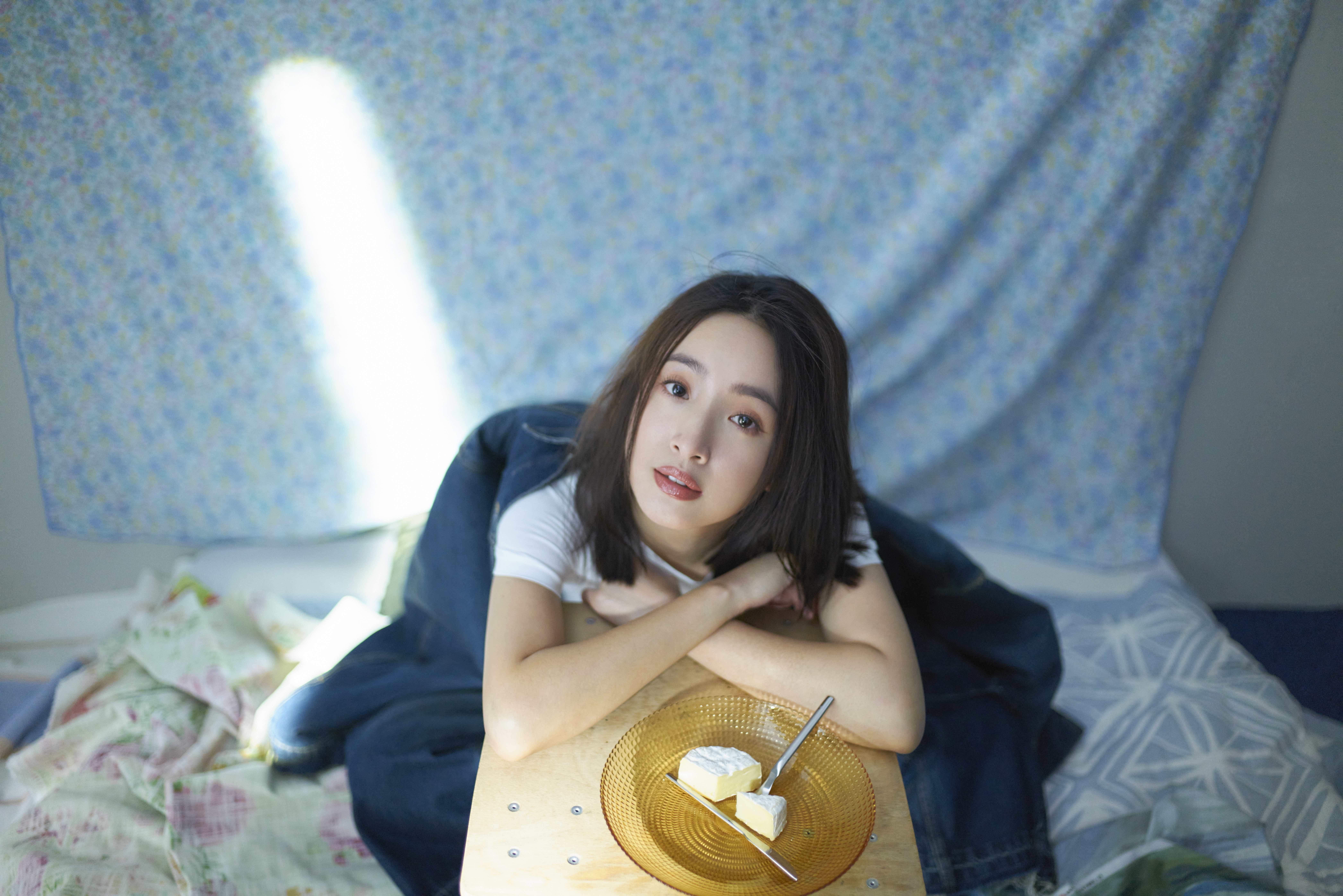 林依晨相隔17年再度演唱〈你〉，網友力挺她回歸「女歌手」。（周子娛樂提供）