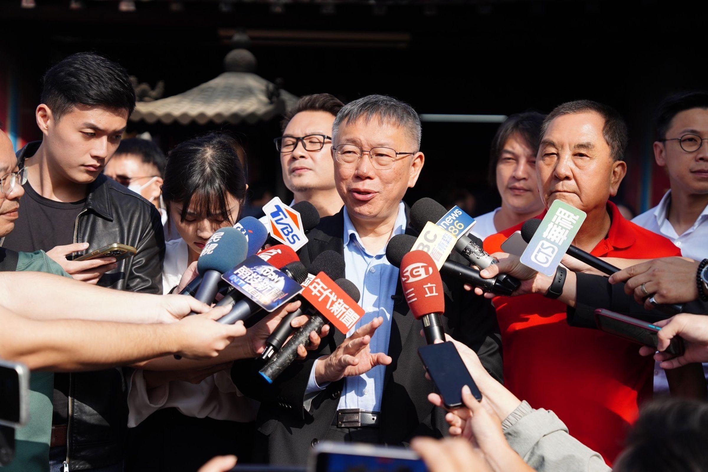 柯文哲表示，若下次跟朱立倫見面談藍白合，將邀馬英九當見證人。（民眾黨提供）