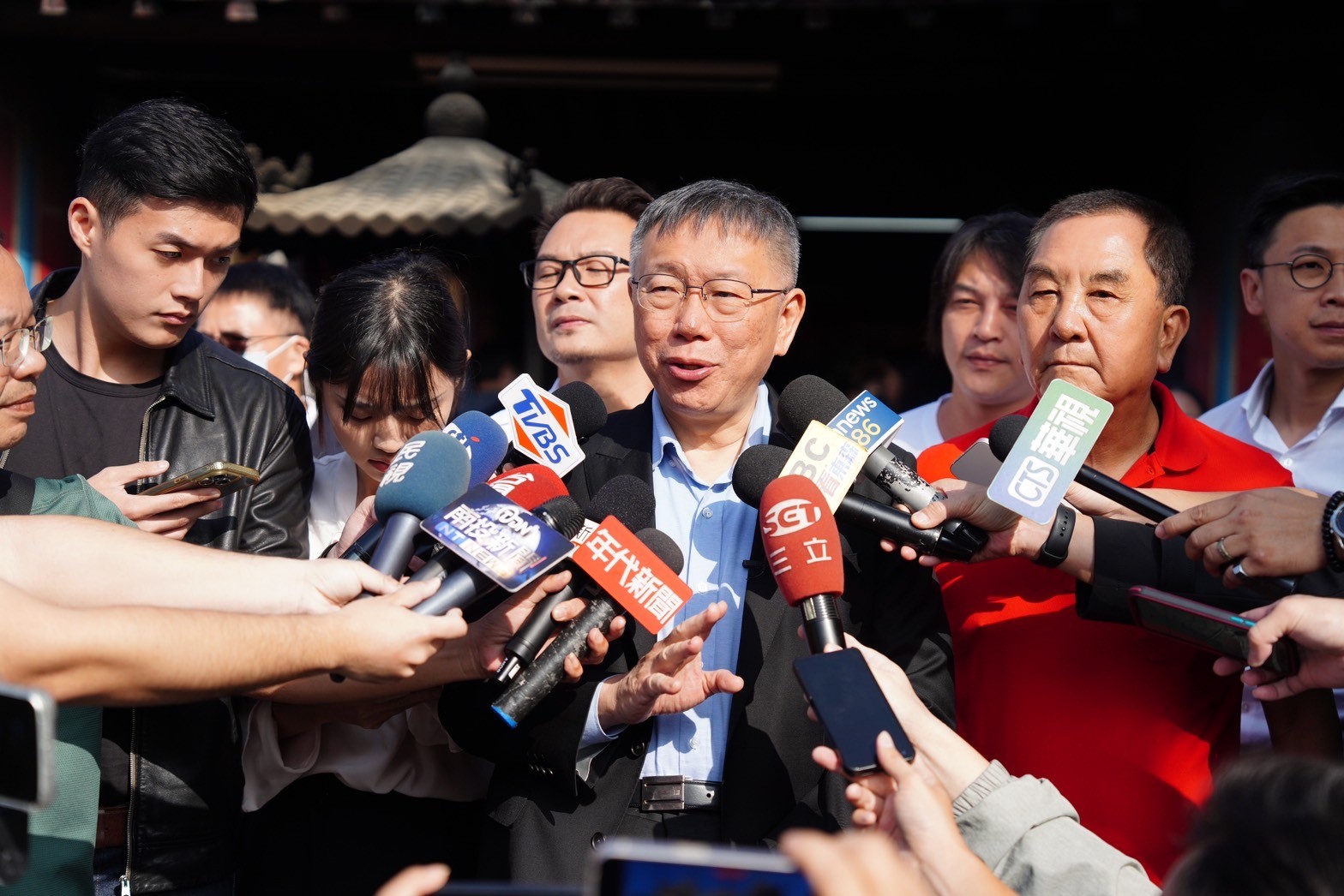 柯文哲表示，若下次跟朱立倫見面談藍白合，將邀馬英九當見證人。（民眾黨提供）